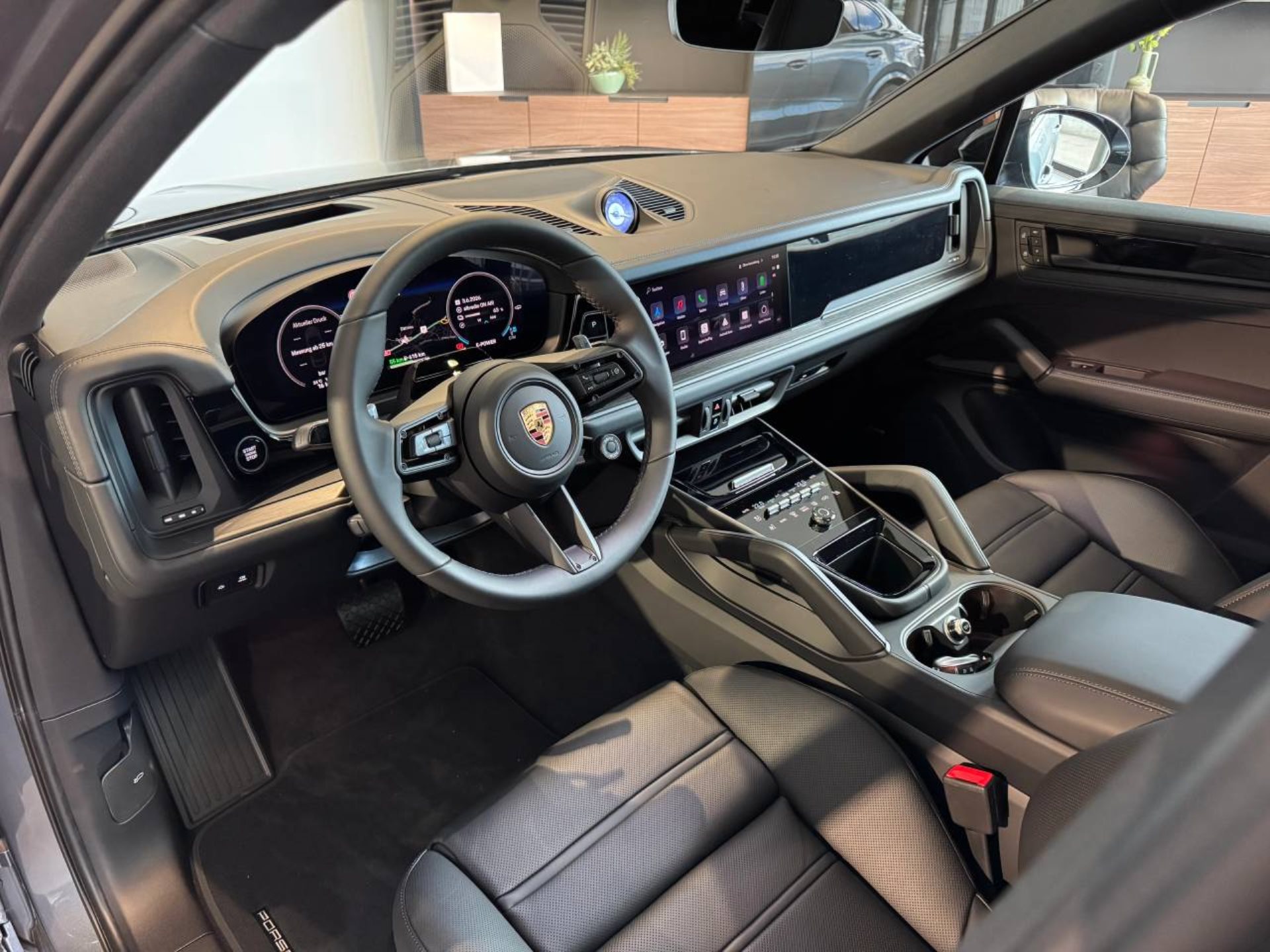 PORSCHE Cayenne E-Hybrid Coupé Black Edition-showroom-element-3