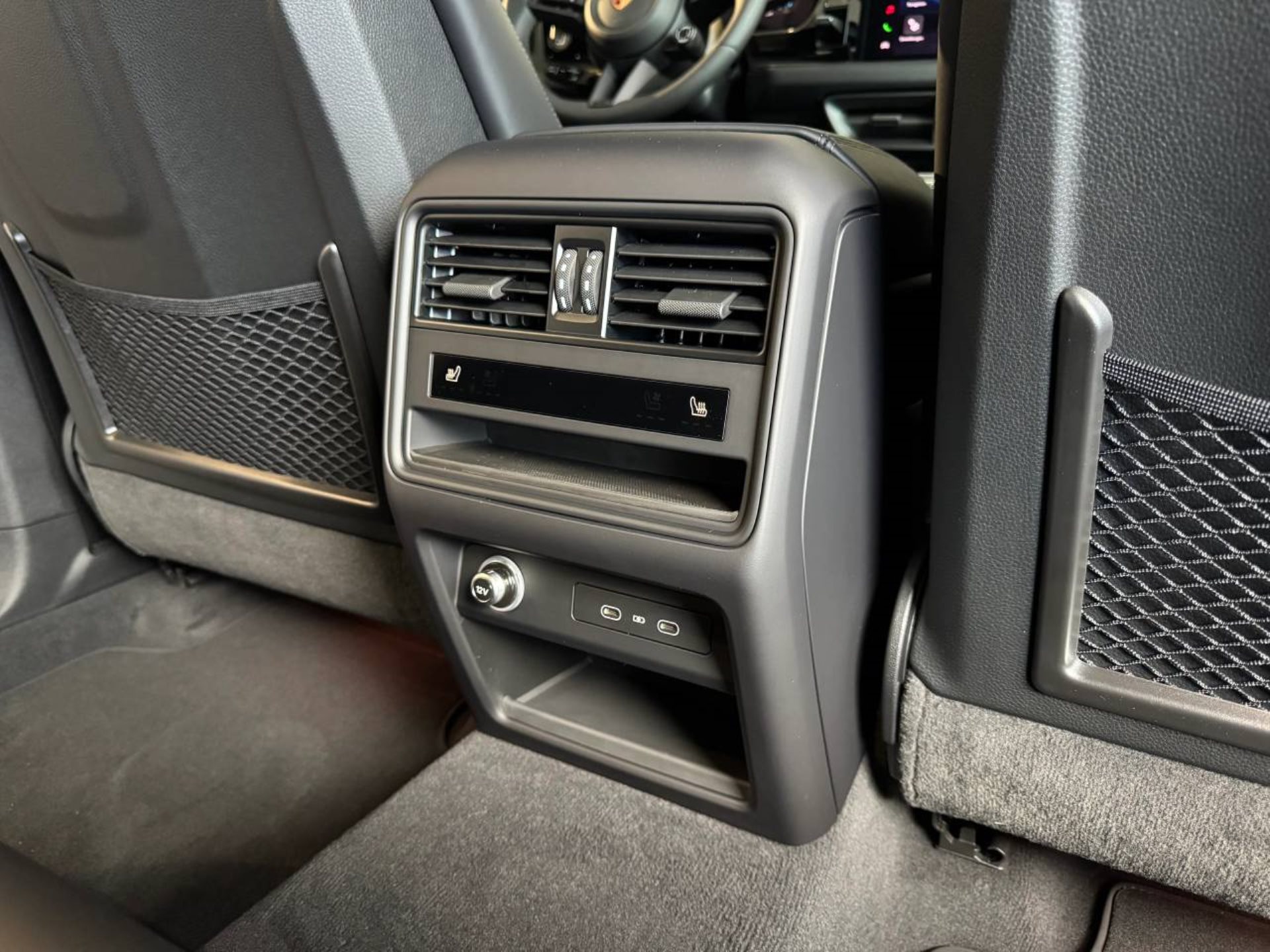 PORSCHE Cayenne E-Hybrid Coupé Black Edition-image-25