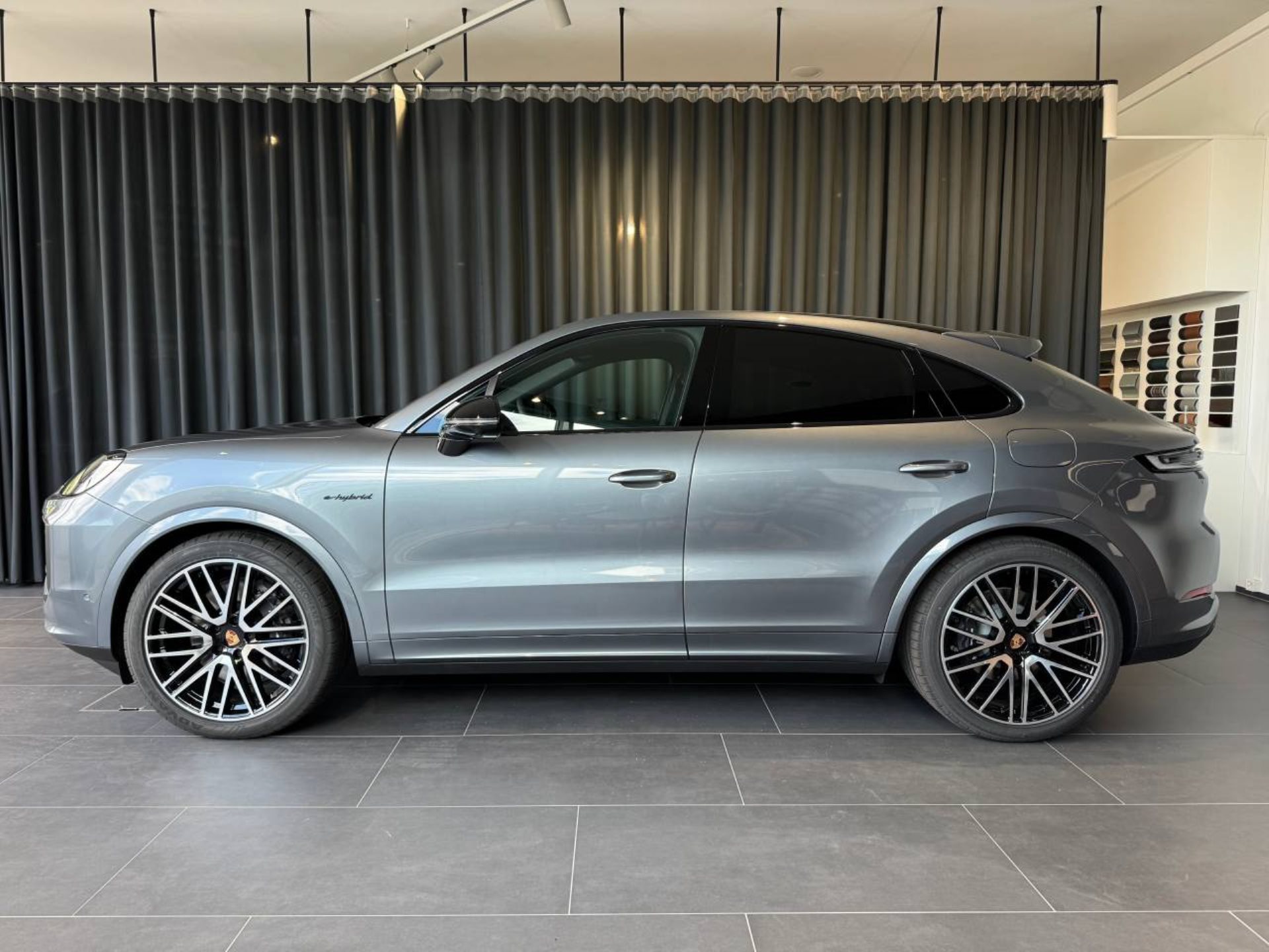 PORSCHE Cayenne E-Hybrid Coupé Black Edition-showroom-element-1