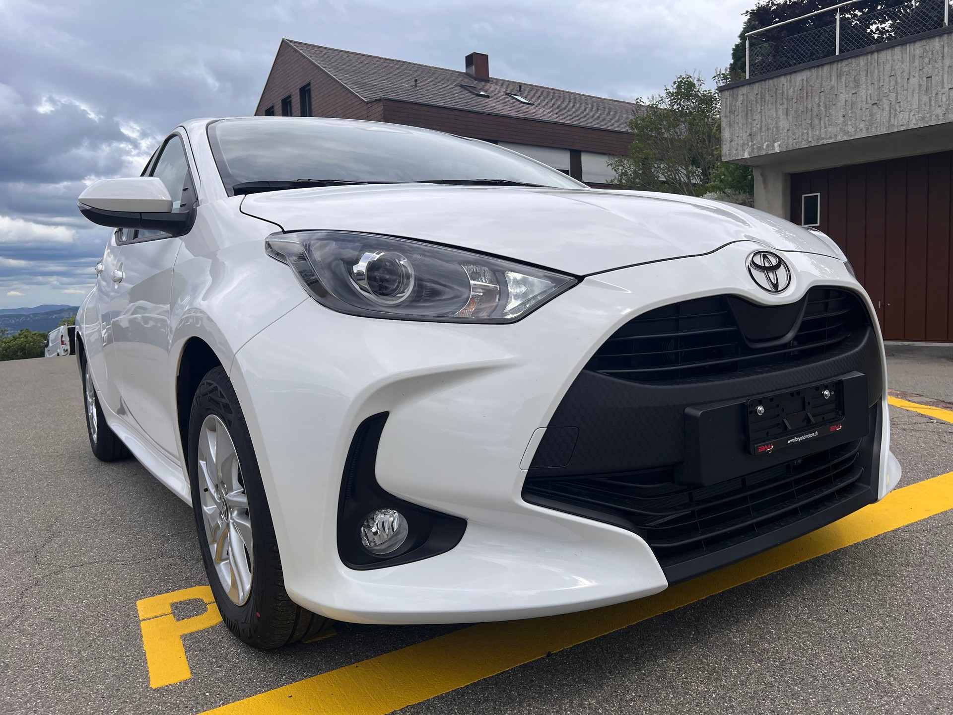 TOYOTA Yaris 1.5 Comfort e-CVT-image-2