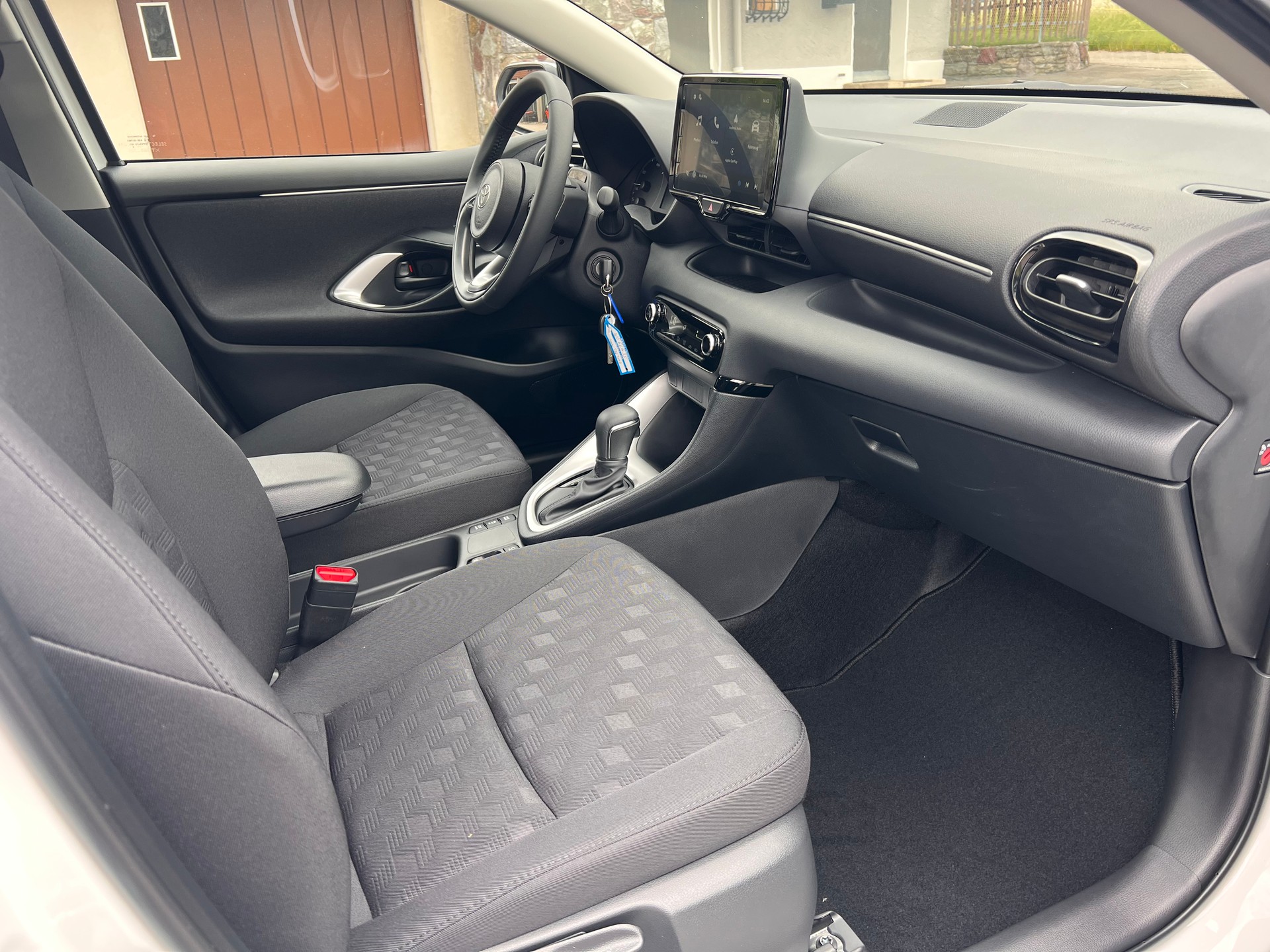 TOYOTA Yaris 1.5 Comfort e-CVT-image-10