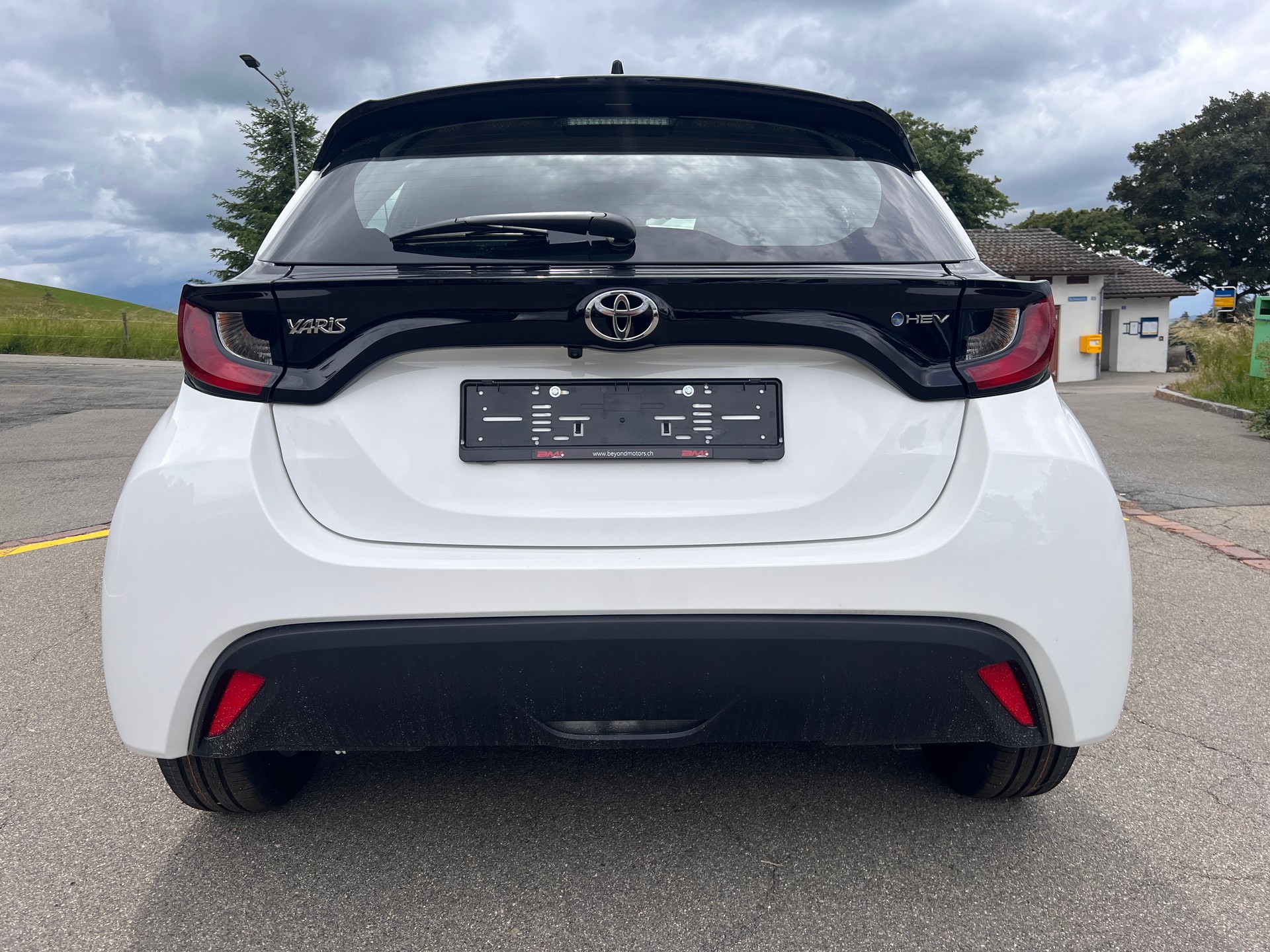 TOYOTA Yaris 1.5 Comfort e-CVT-image-5