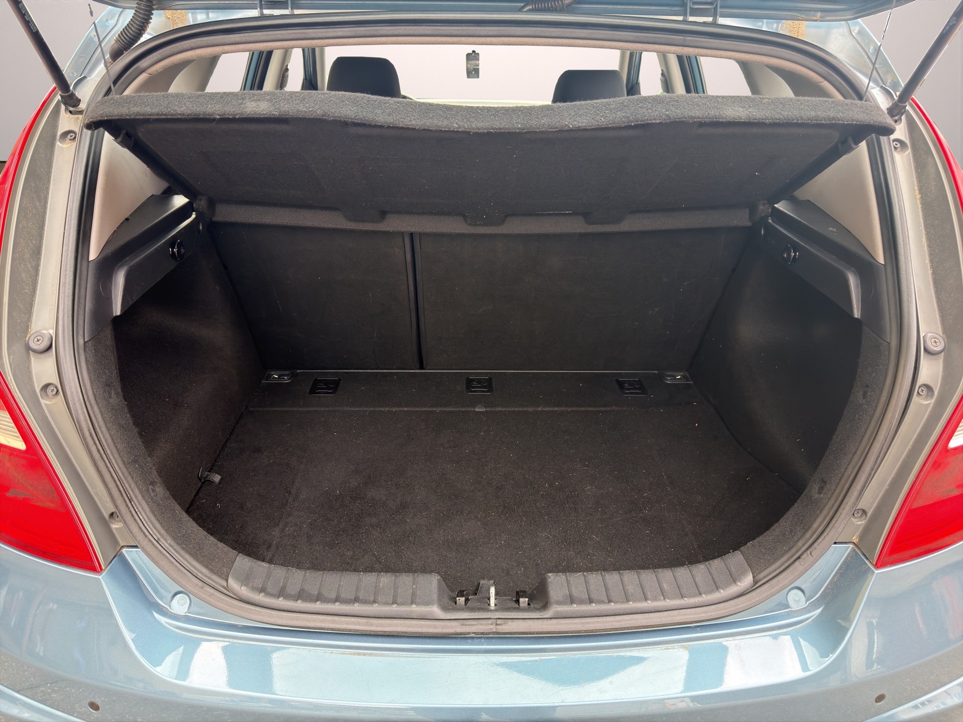 HYUNDAI i30 1.6 Swiss Plus Edition Automatic-image-14