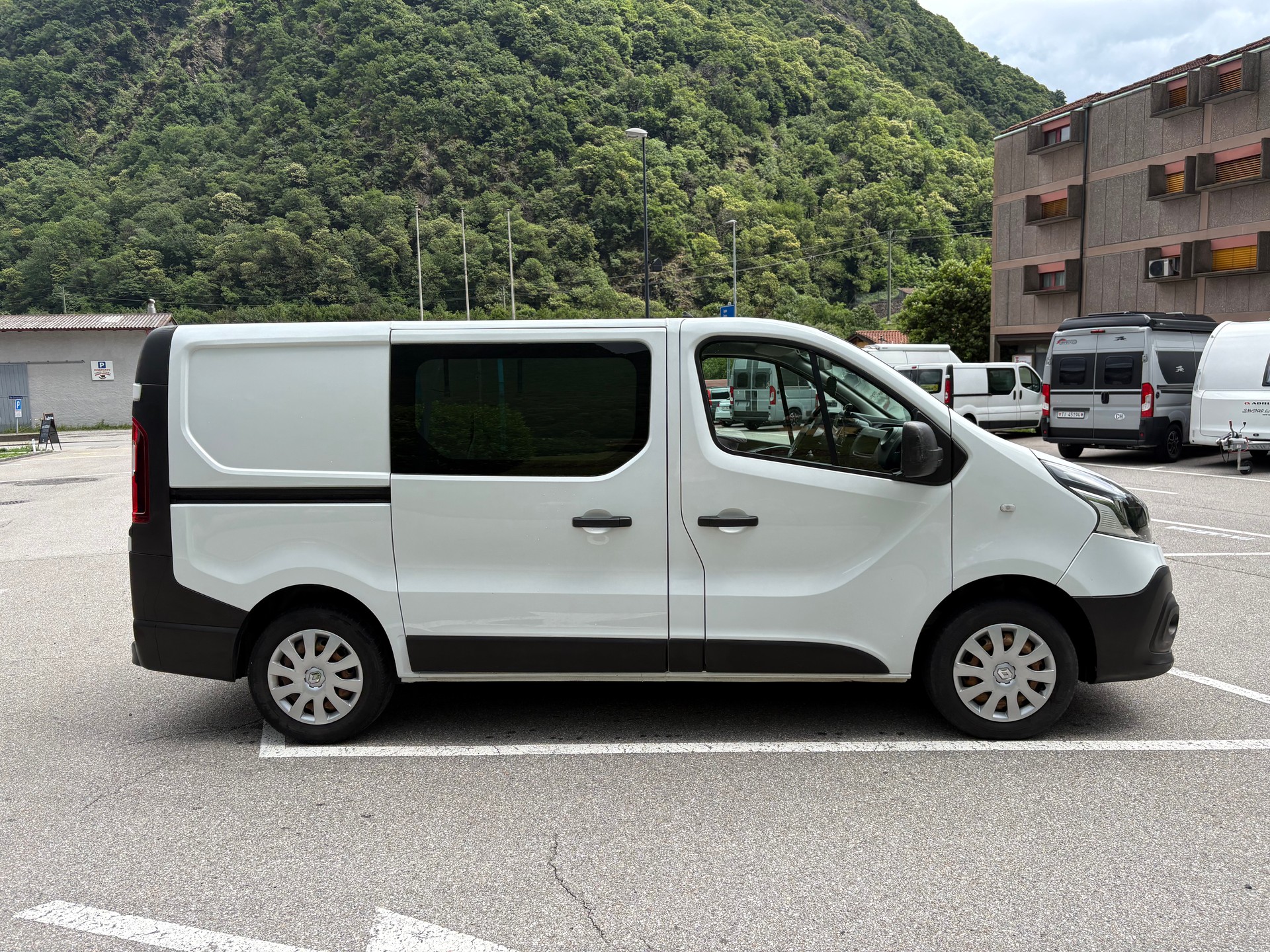 RENAULT Trafic 1.6 dCi 120 2.9t Acces L1H1-image-2