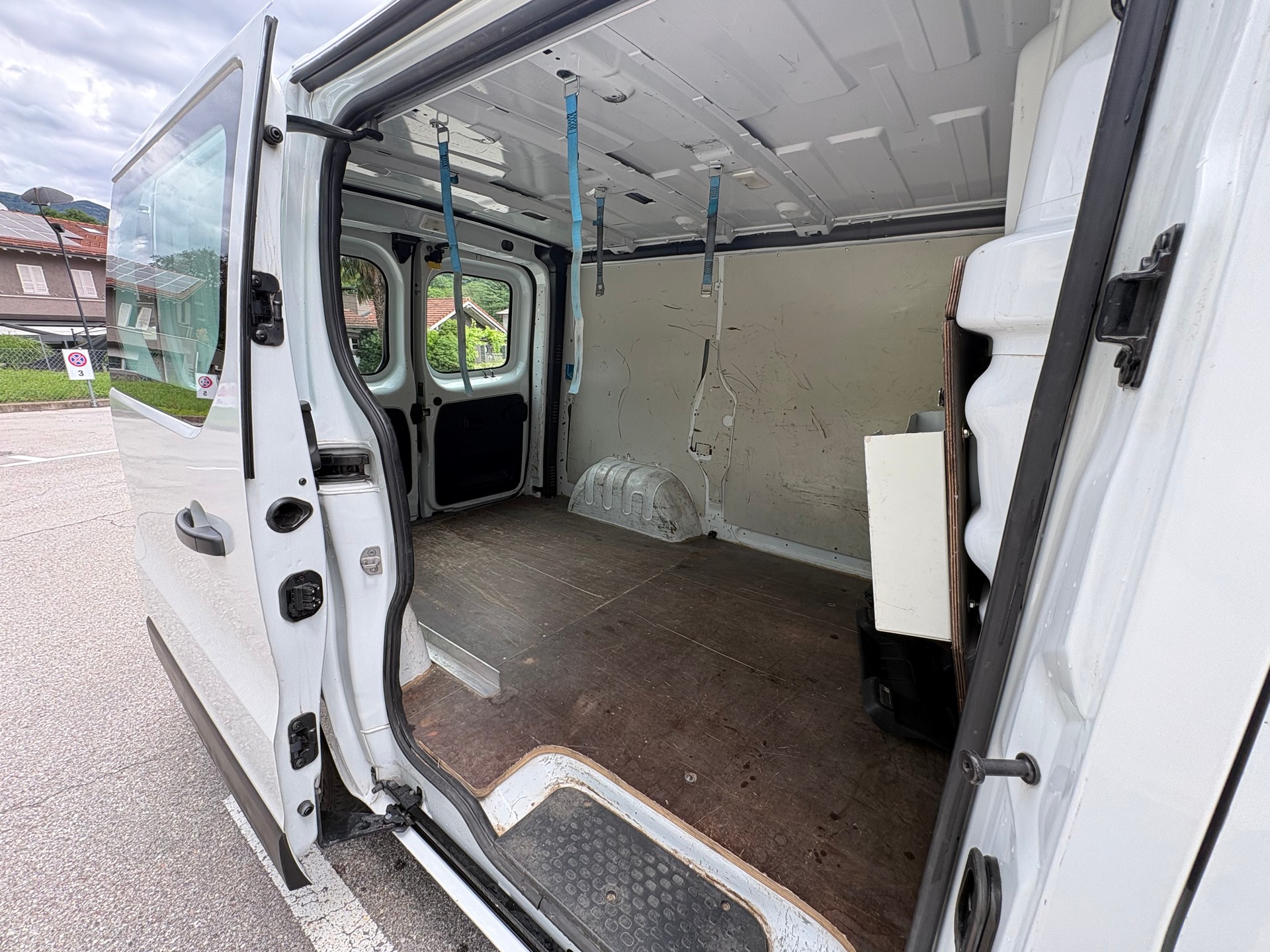 RENAULT Trafic 1.6 dCi 120 2.9t Acces L1H1-image-8