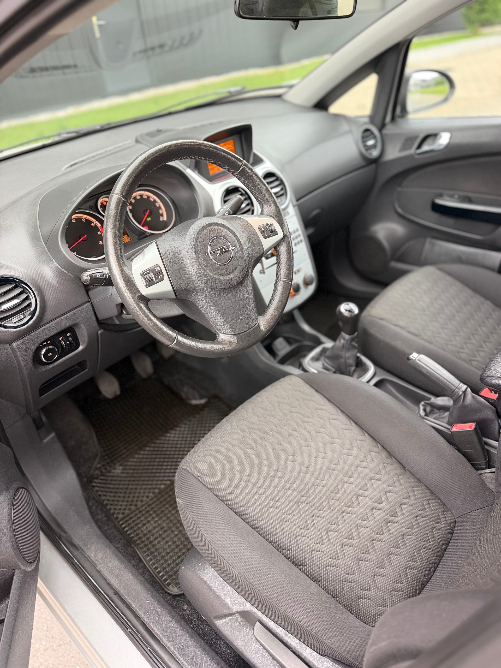 OPEL Corsa 1.4 TP Color Edition-image-12