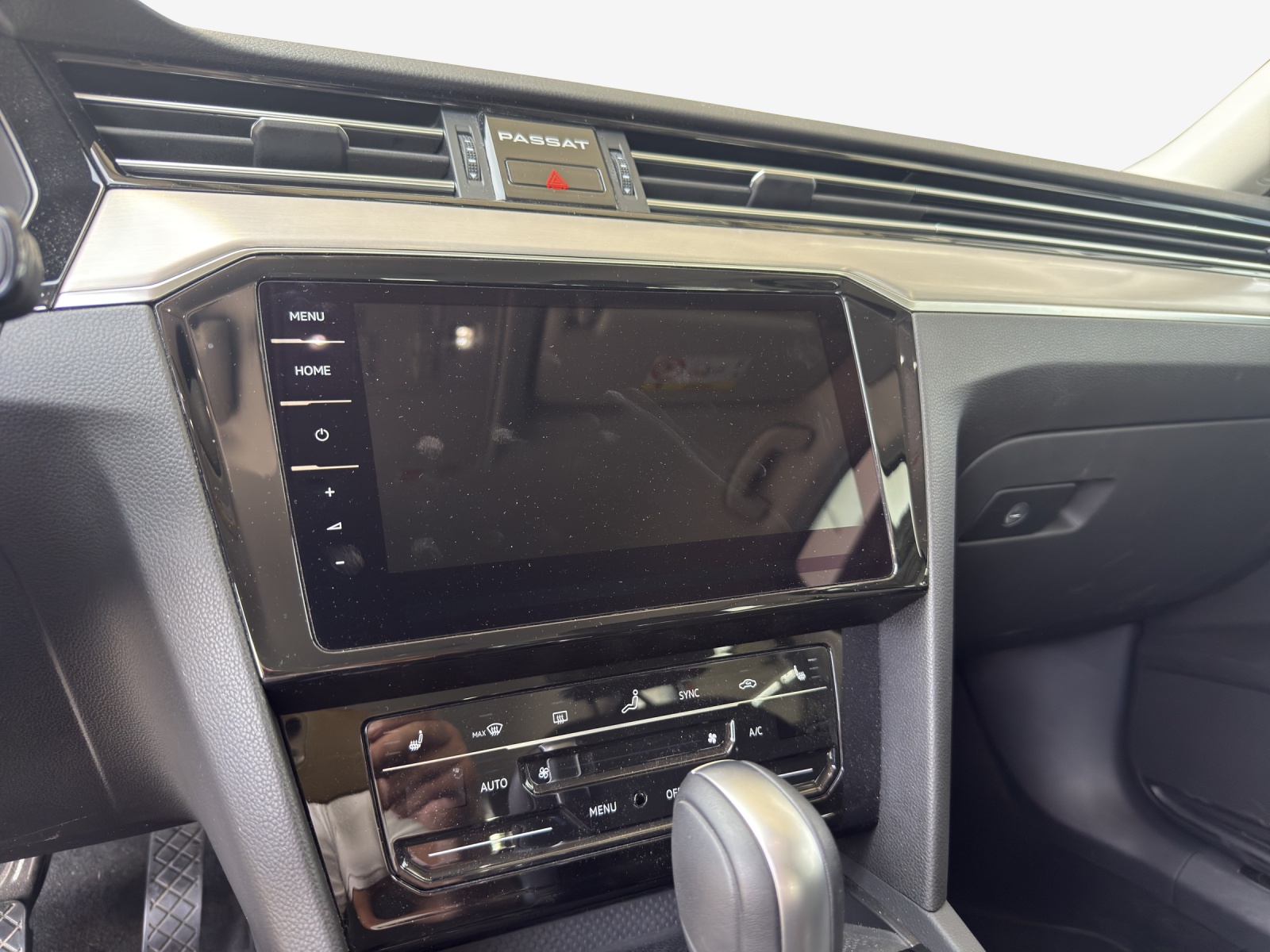VW Passat 2.0 TDI BMT Elegance 4Motion DSG-image-15