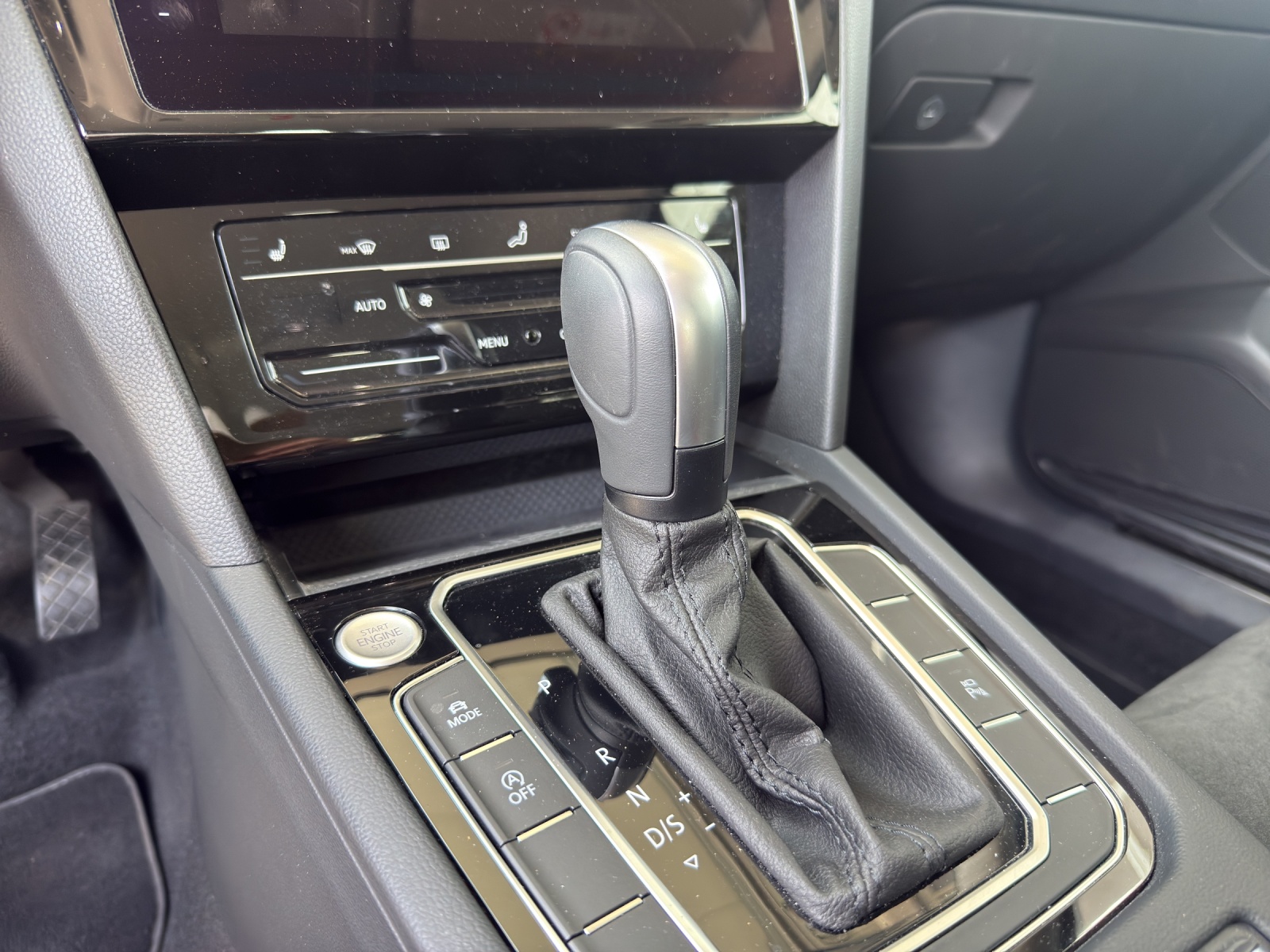 VW Passat 2.0 TDI BMT Elegance 4Motion DSG-image-14