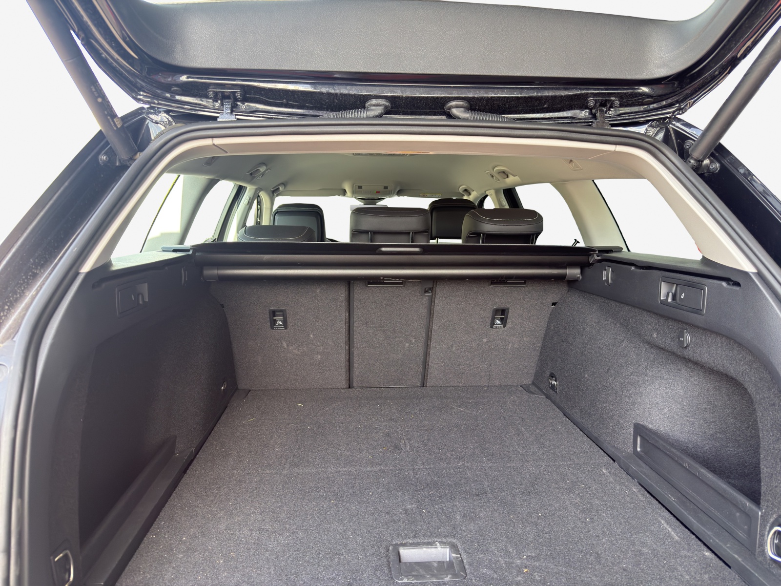 VW Passat 2.0 TDI BMT Elegance 4Motion DSG-image-8