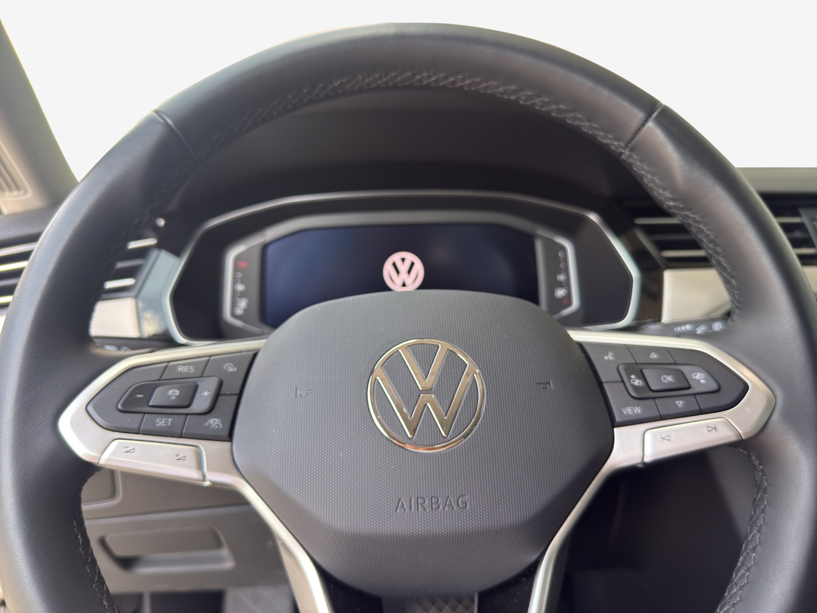 VW Passat 2.0 TDI BMT Elegance 4Motion DSG-image-13