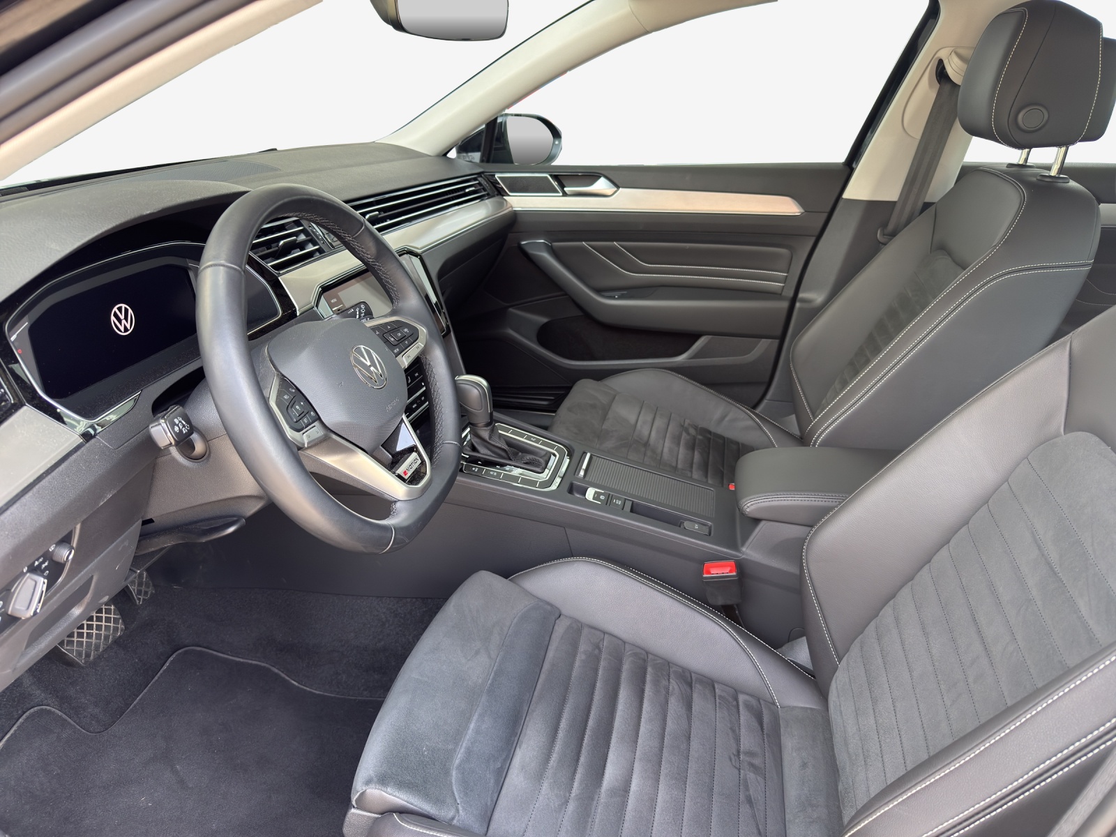 VW Passat 2.0 TDI BMT Elegance 4Motion DSG-image-12