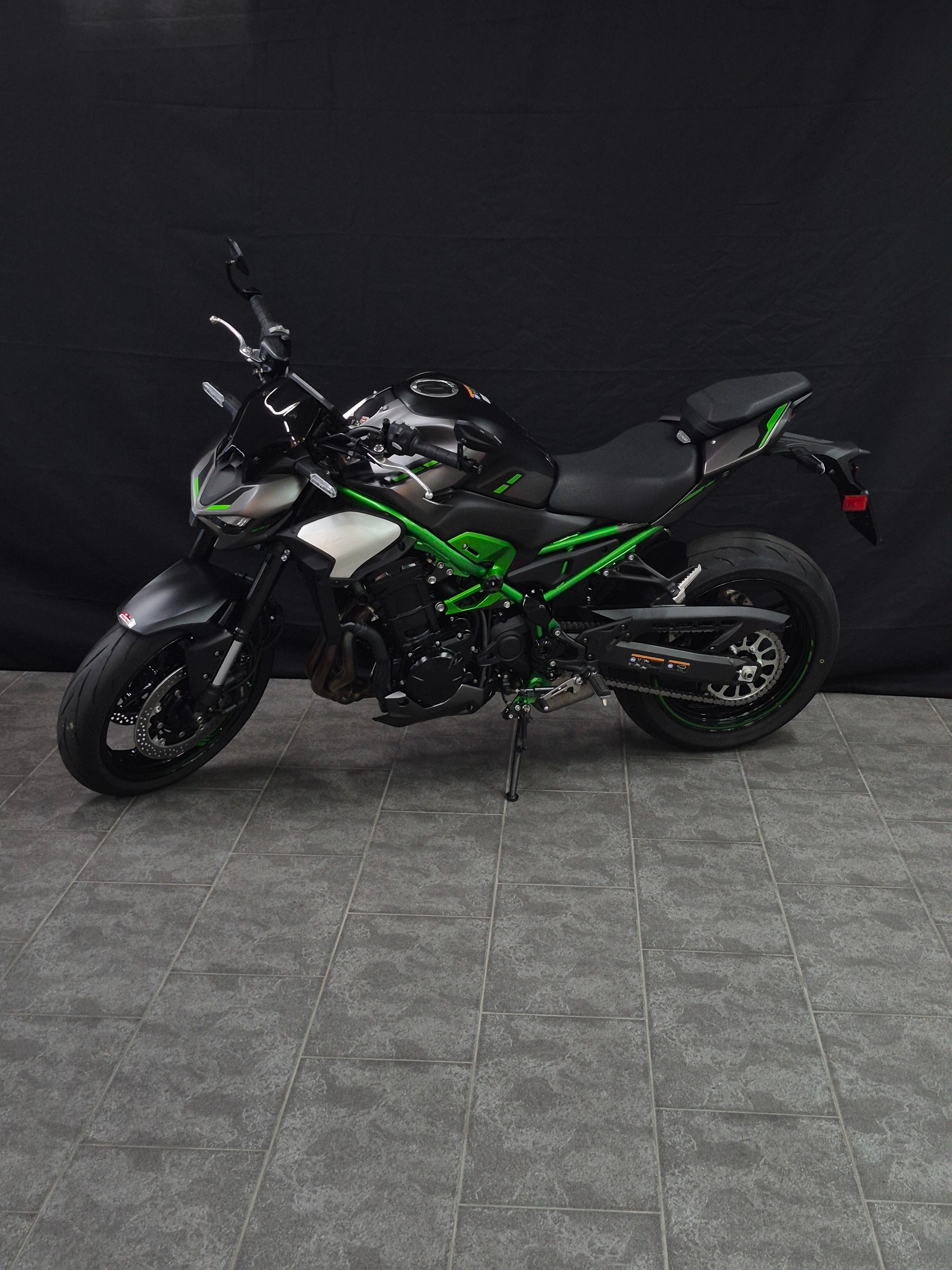 KAWASAKI Z 900-showroom-element-2