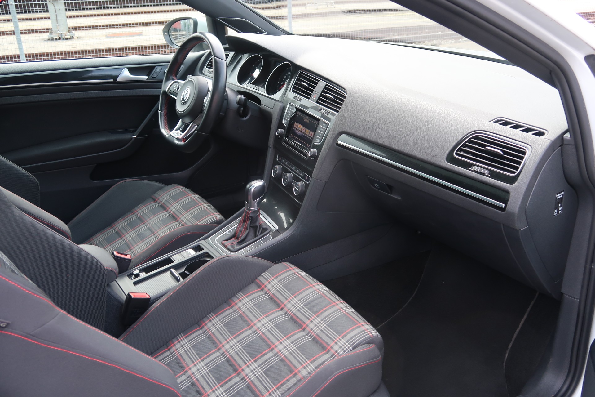 VW Golf 2.0 TSI GTI DSG-image-14