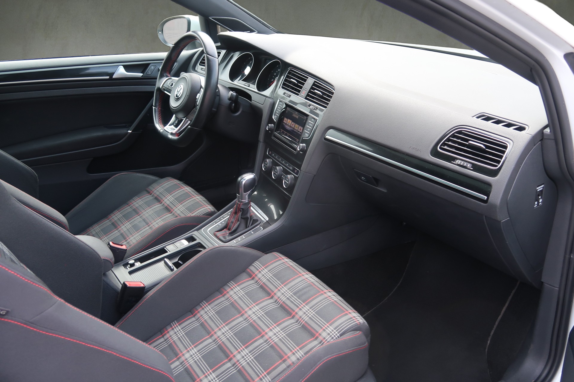 VW Golf 2.0 TSI GTI DSG-image-14
