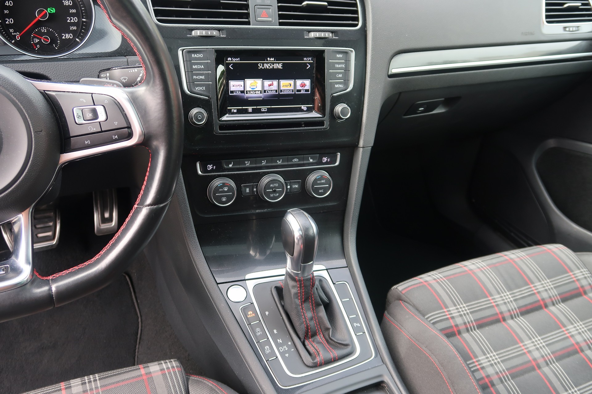 VW Golf 2.0 TSI GTI DSG-image-13