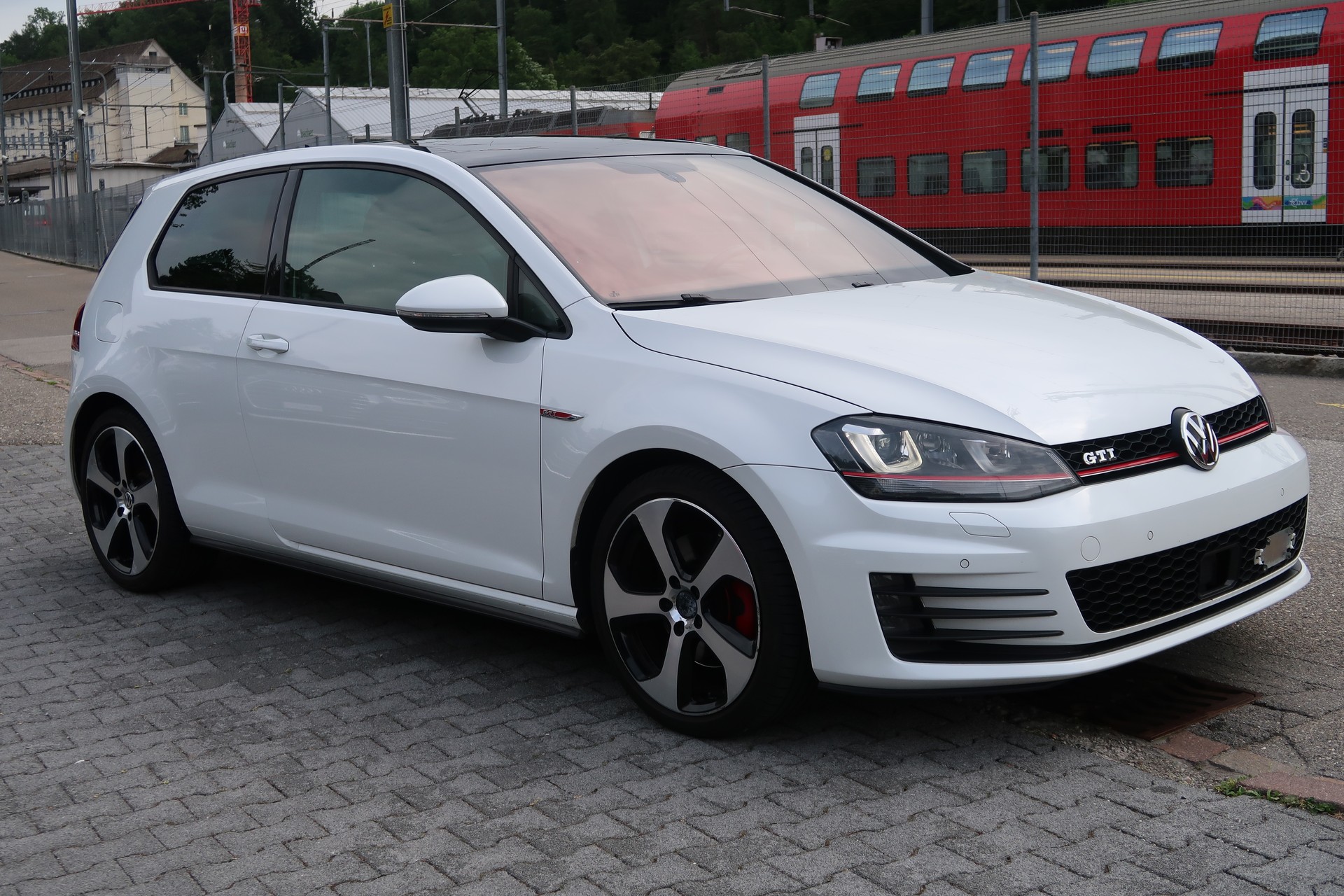 VW Golf 2.0 TSI GTI DSG-image-2