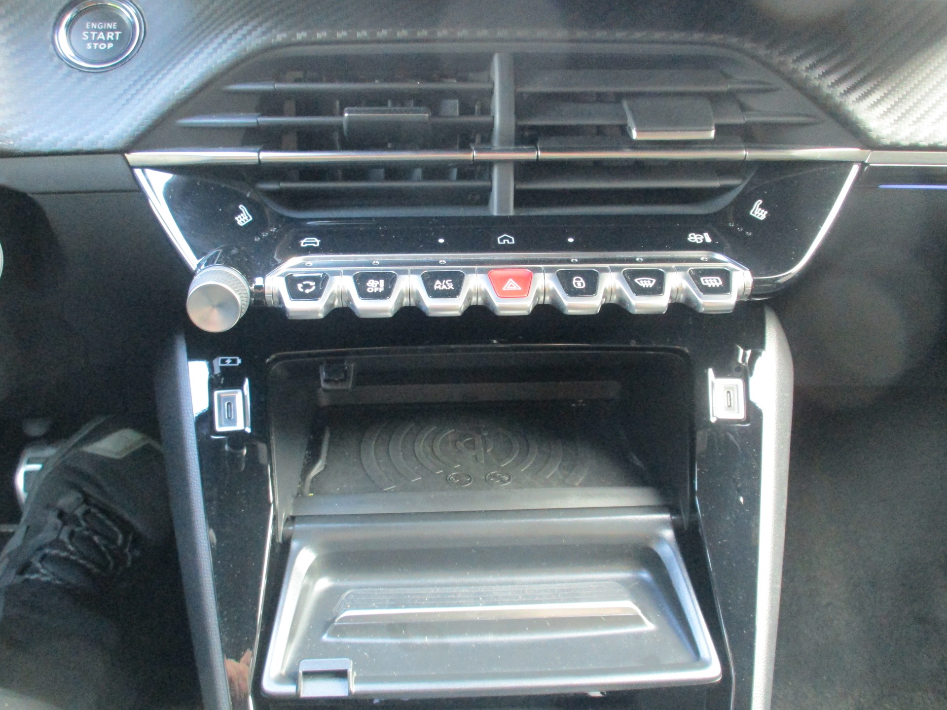 PEUGEOT 2008 1.2 145 MHEV GT-image-10