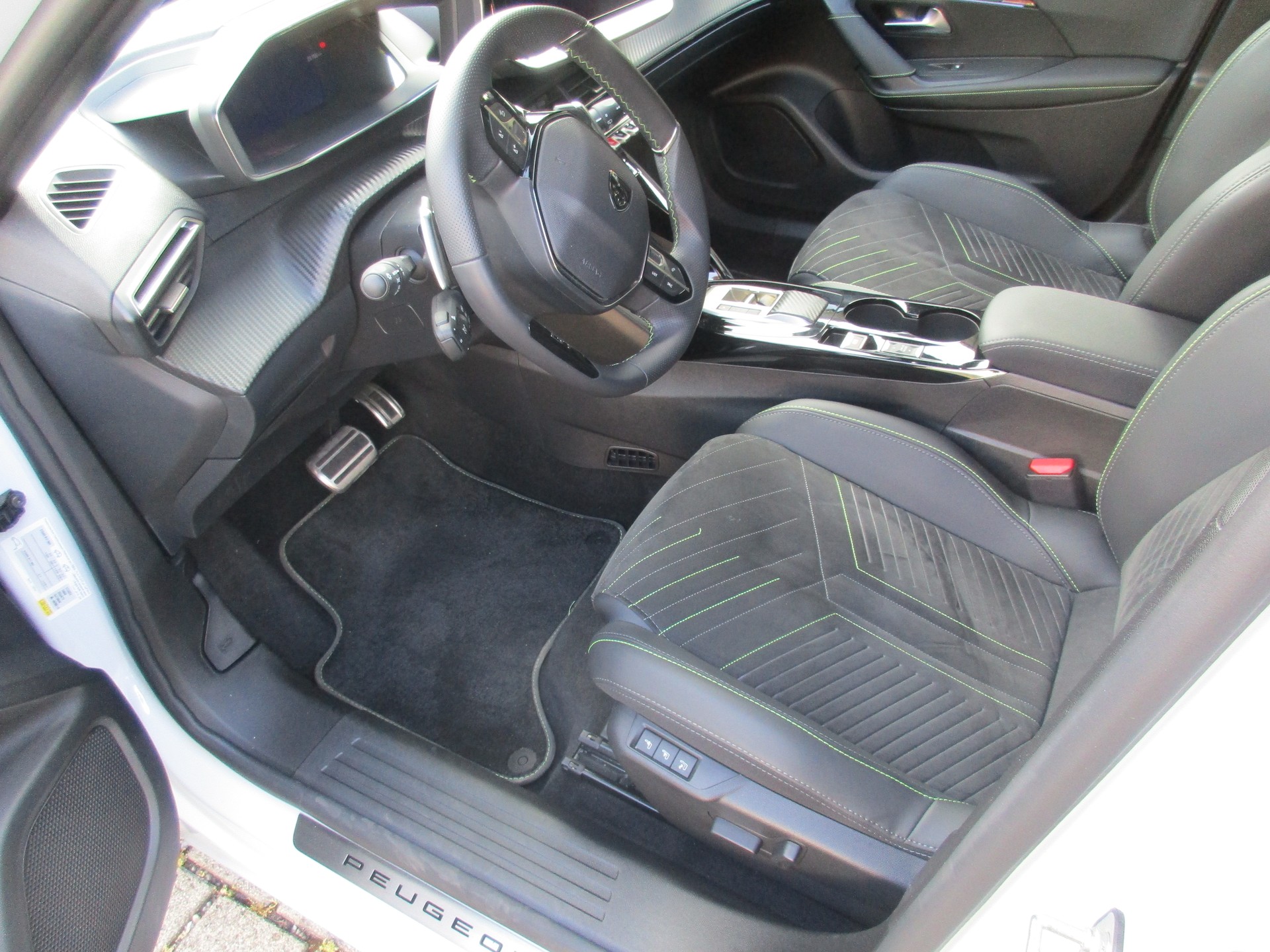 PEUGEOT 2008 1.2 145 MHEV GT-image-7