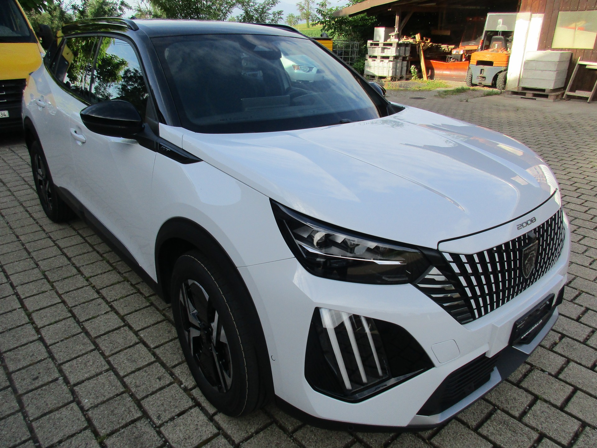 PEUGEOT 2008 1.2 145 MHEV GT-image-3