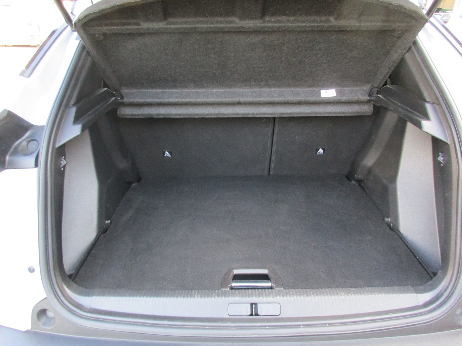 PEUGEOT 2008 1.2 145 MHEV GT-image-5