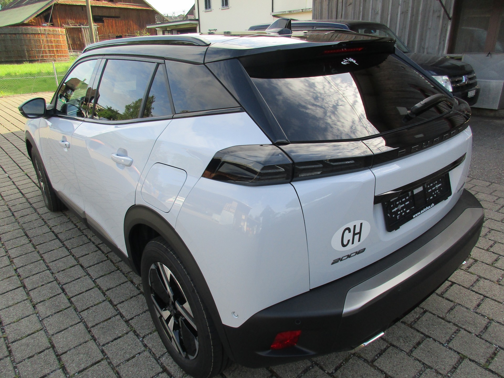 PEUGEOT 2008 1.2 145 MHEV GT-image-1