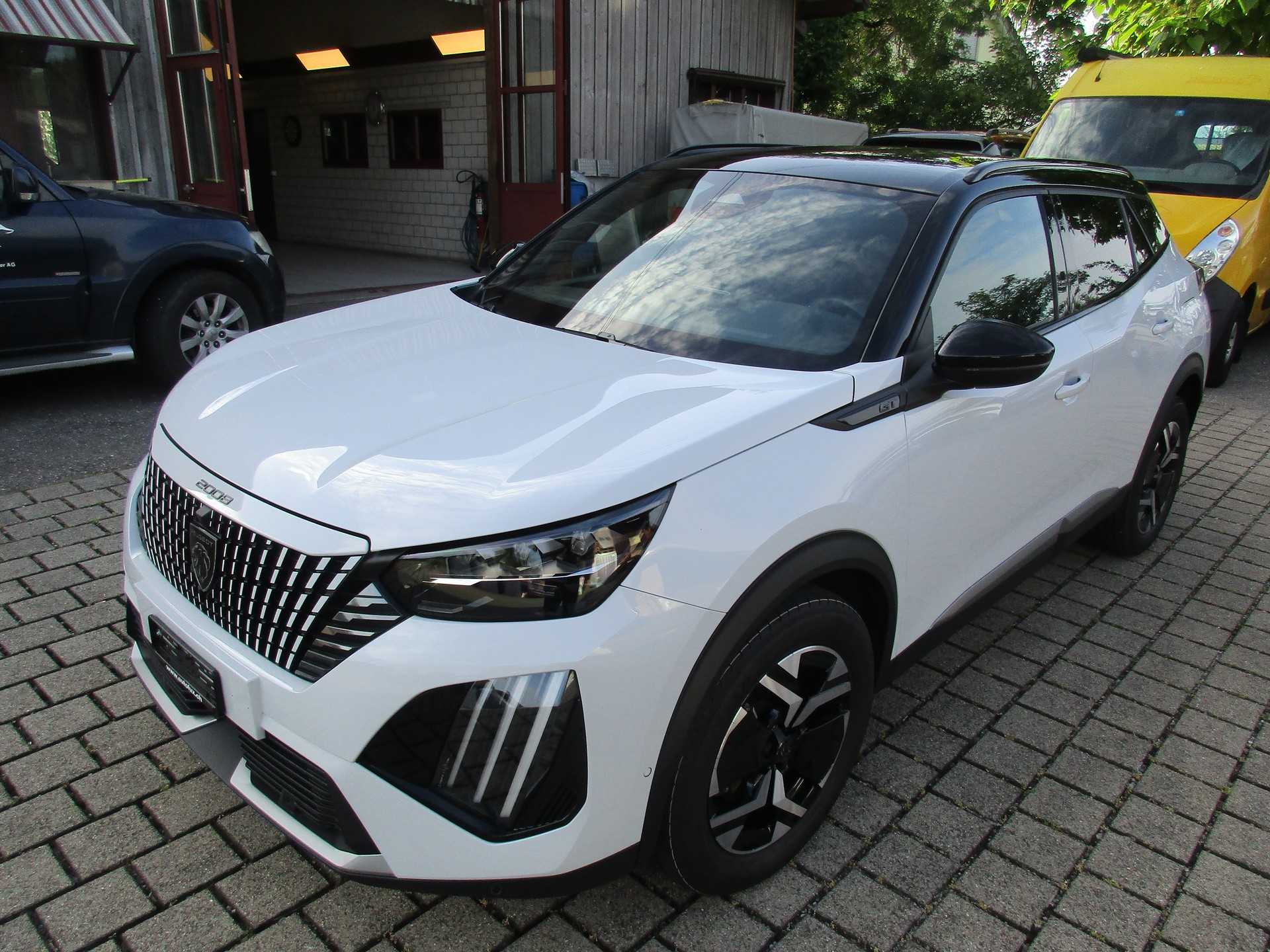PEUGEOT 2008 1.2 145 MHEV GT-image-0