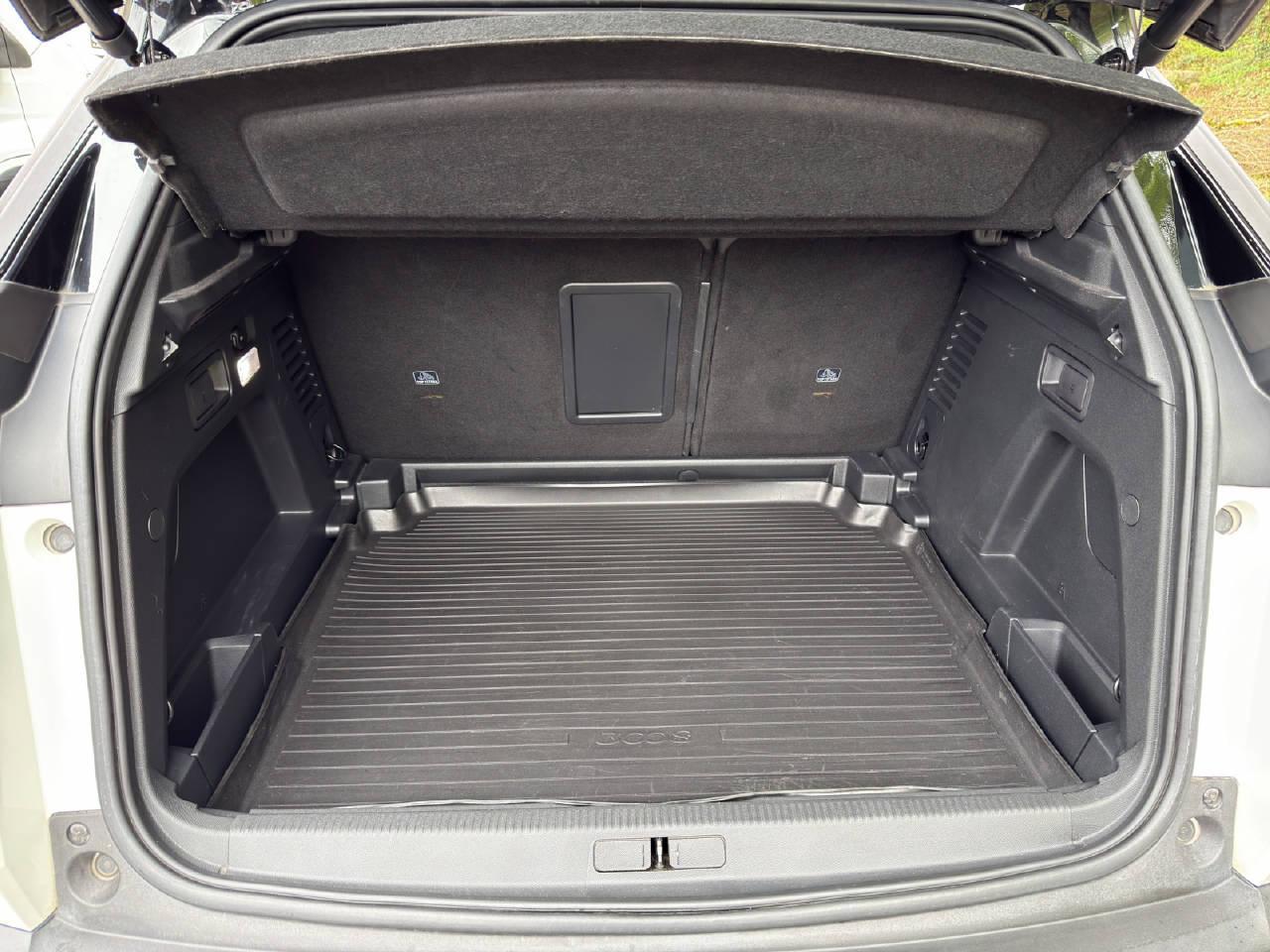 PEUGEOT 3008 2.0 BlueHDi 180 GT-image-11