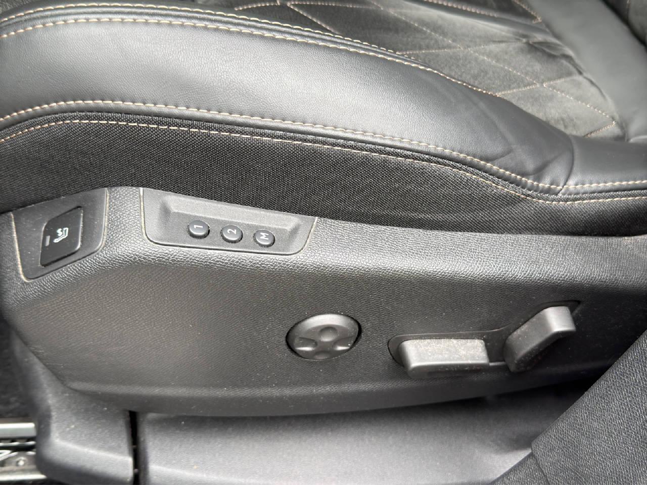 PEUGEOT 3008 2.0 BlueHDi 180 GT-image-14
