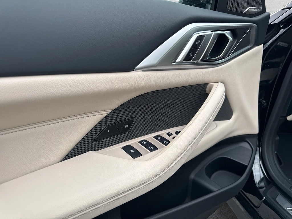 BMW M440i xDrive 48V Cabriolet Steptronic-image-12