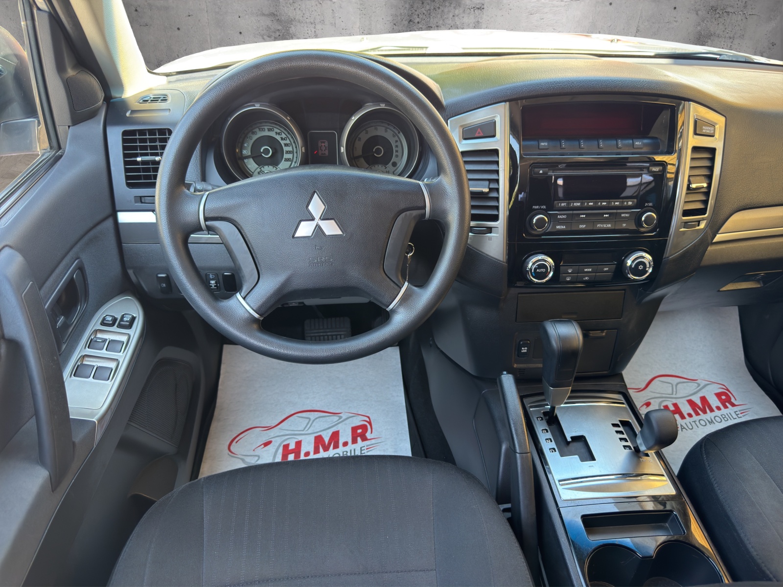 MITSUBISHI Pajero 3.2 DI-D Style Automatic-image-11