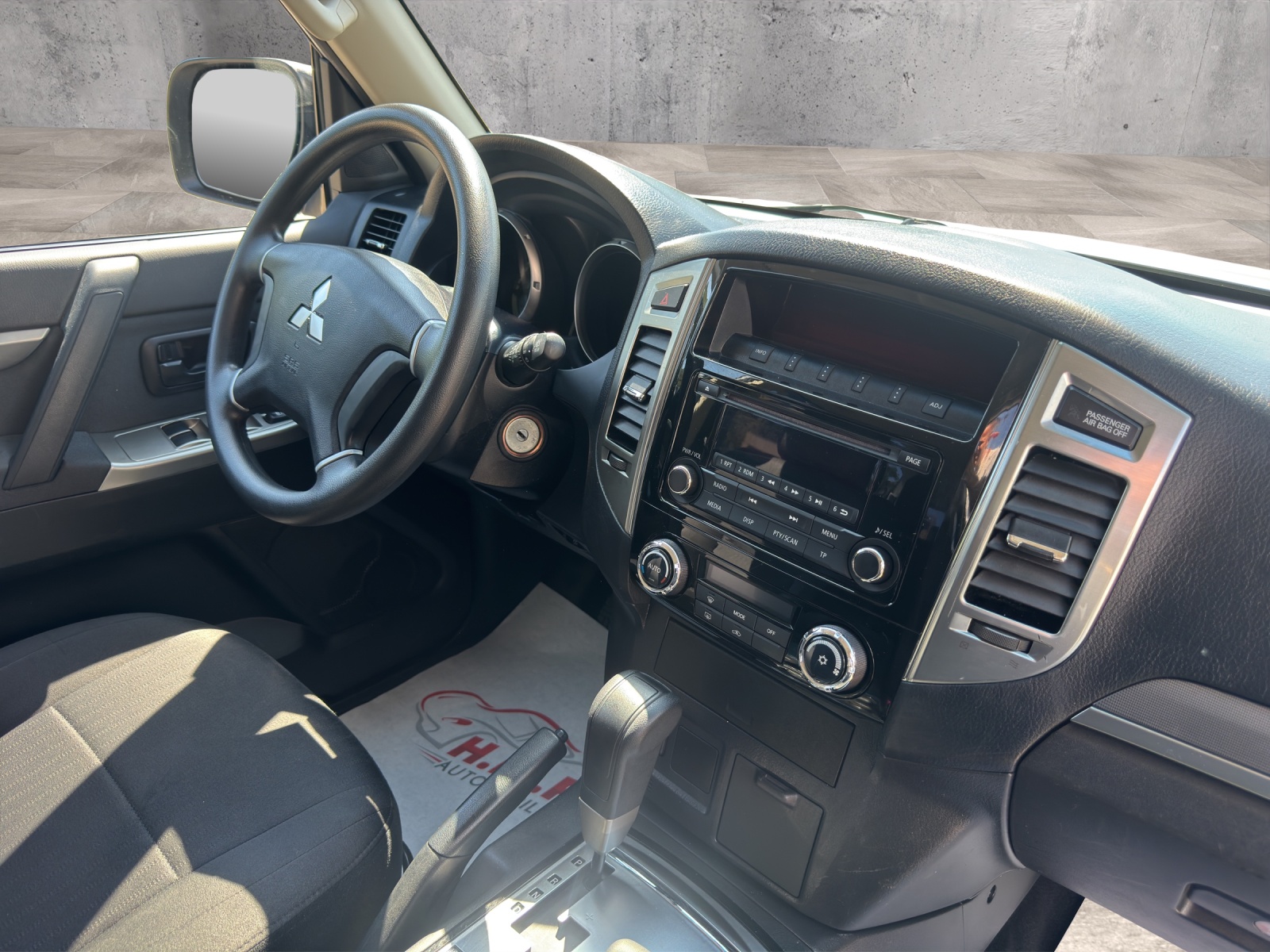 MITSUBISHI Pajero 3.2 DI-D Style Automatic-image-12