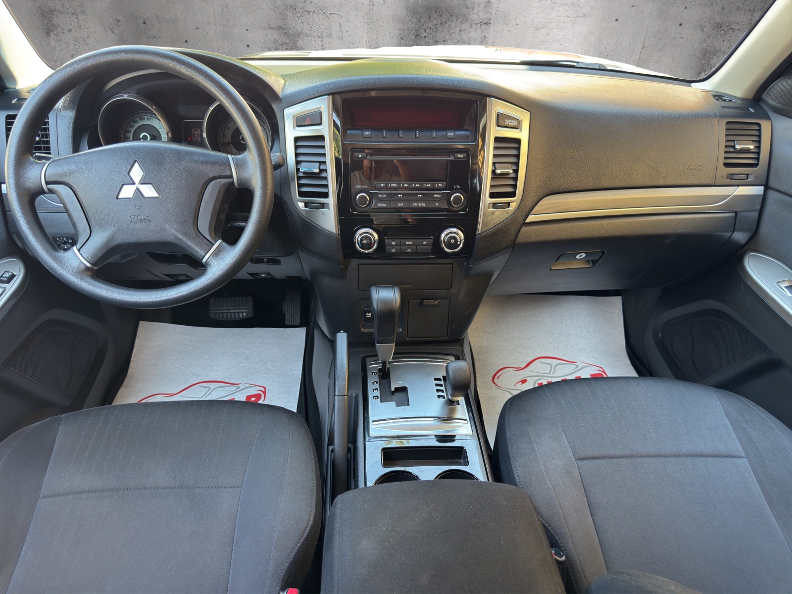 MITSUBISHI Pajero 3.2 DI-D Style Automatic-image-9