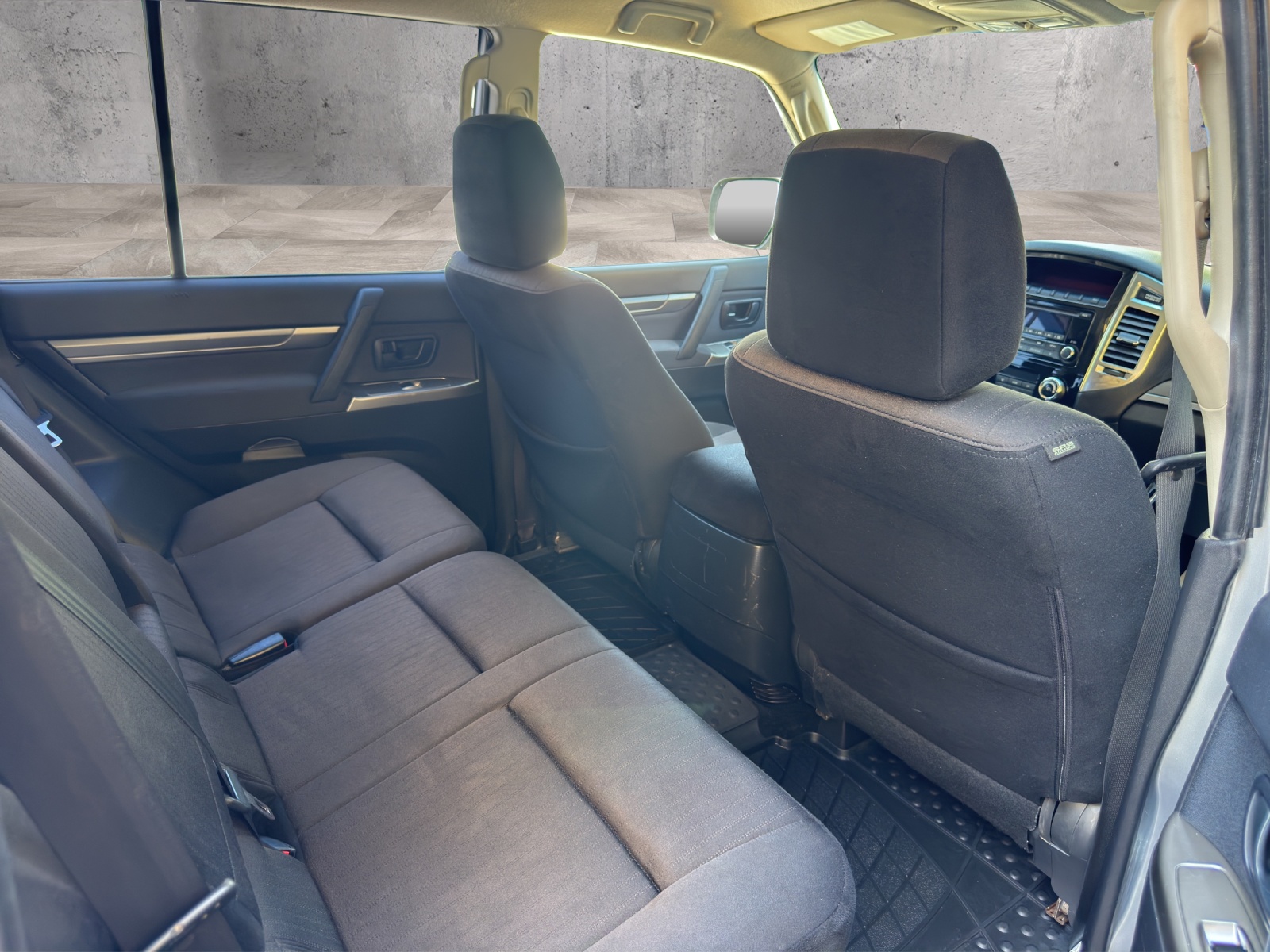 MITSUBISHI Pajero 3.2 DI-D Style Automatic-image-14