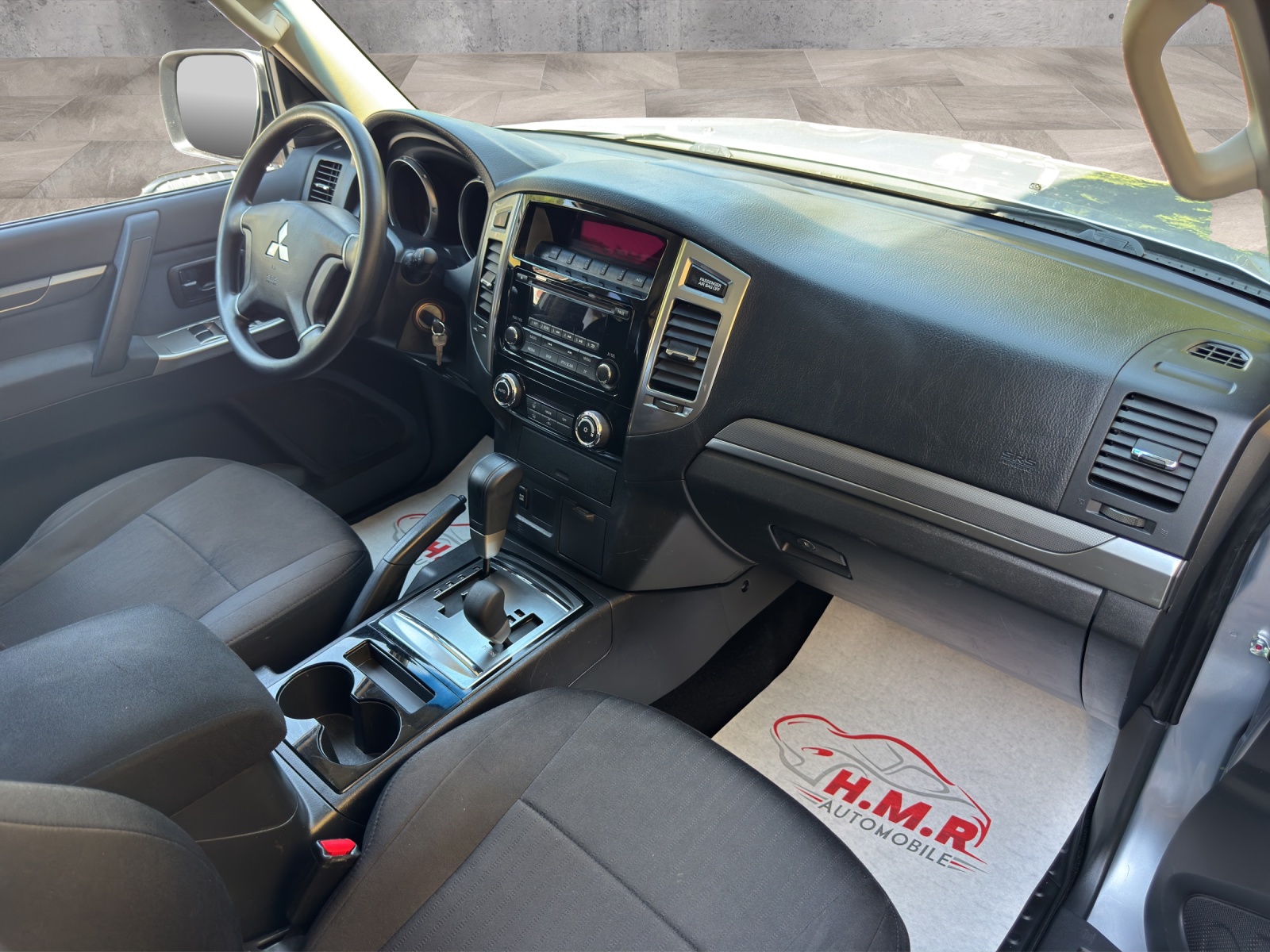 MITSUBISHI Pajero 3.2 DI-D Style Automatic-image-10