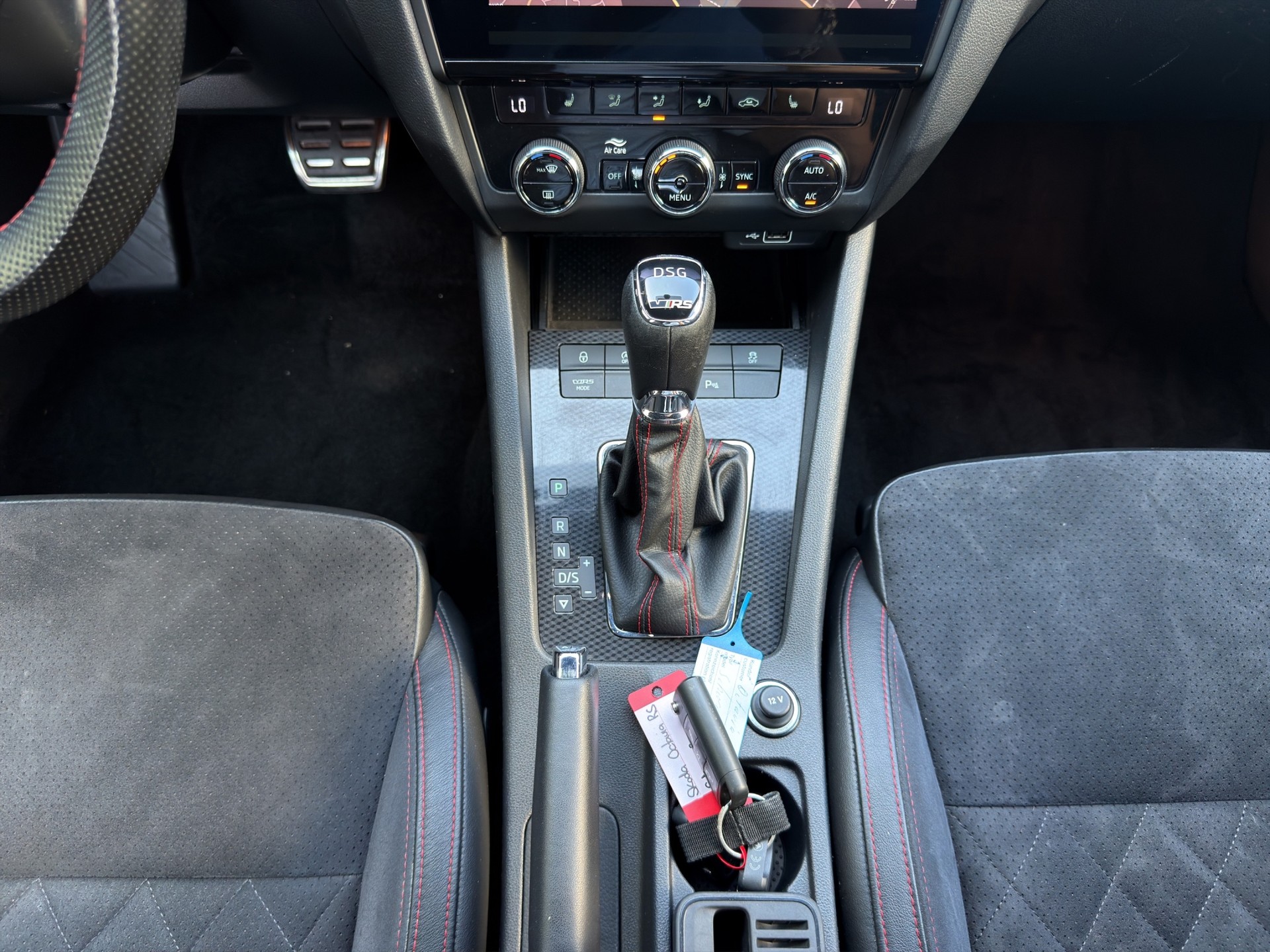 SKODA Octavia Combi 2.0 TDI RS 4x4 DSG-image-16