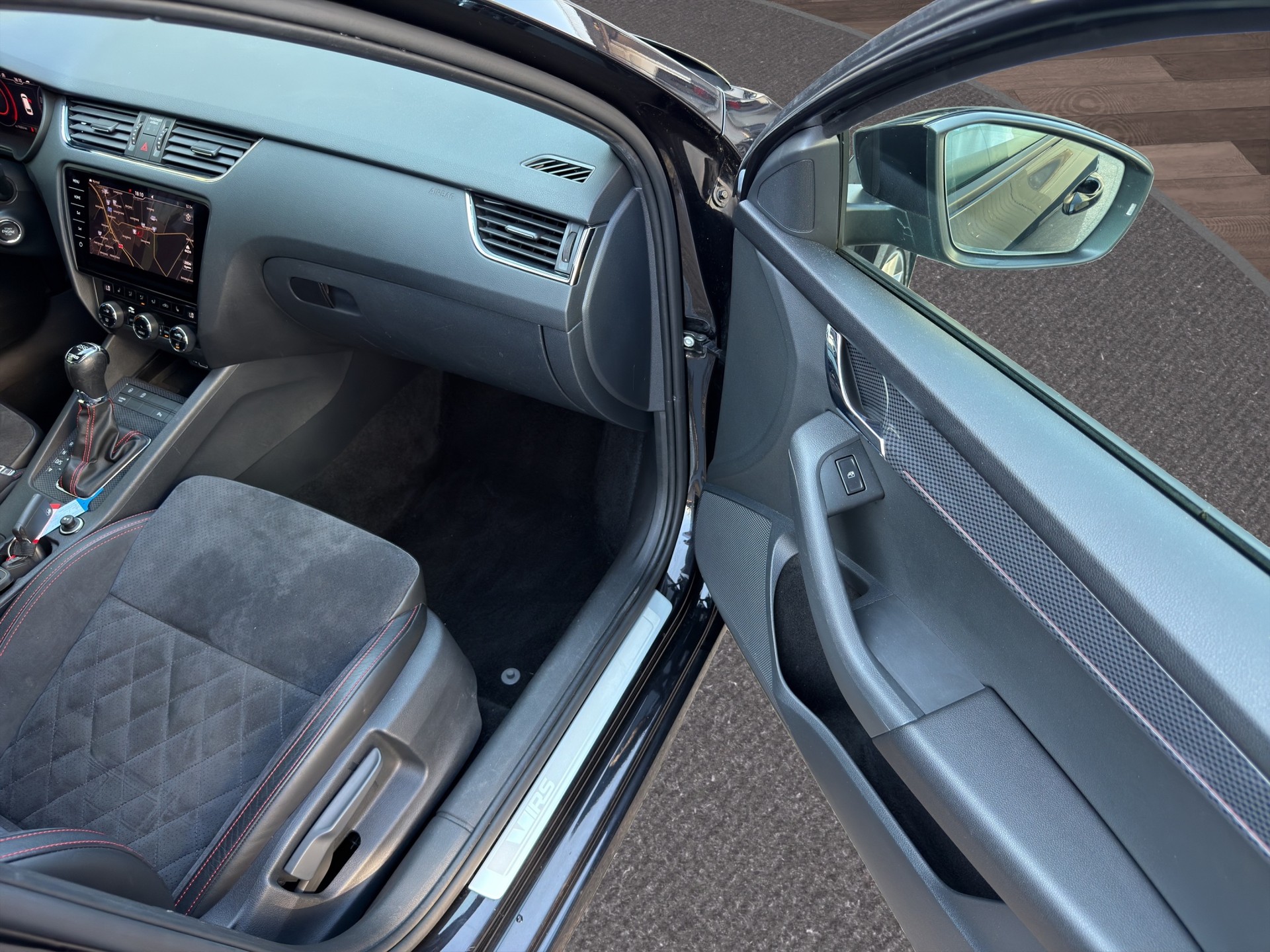 SKODA Octavia Combi 2.0 TDI RS 4x4 DSG-image-20