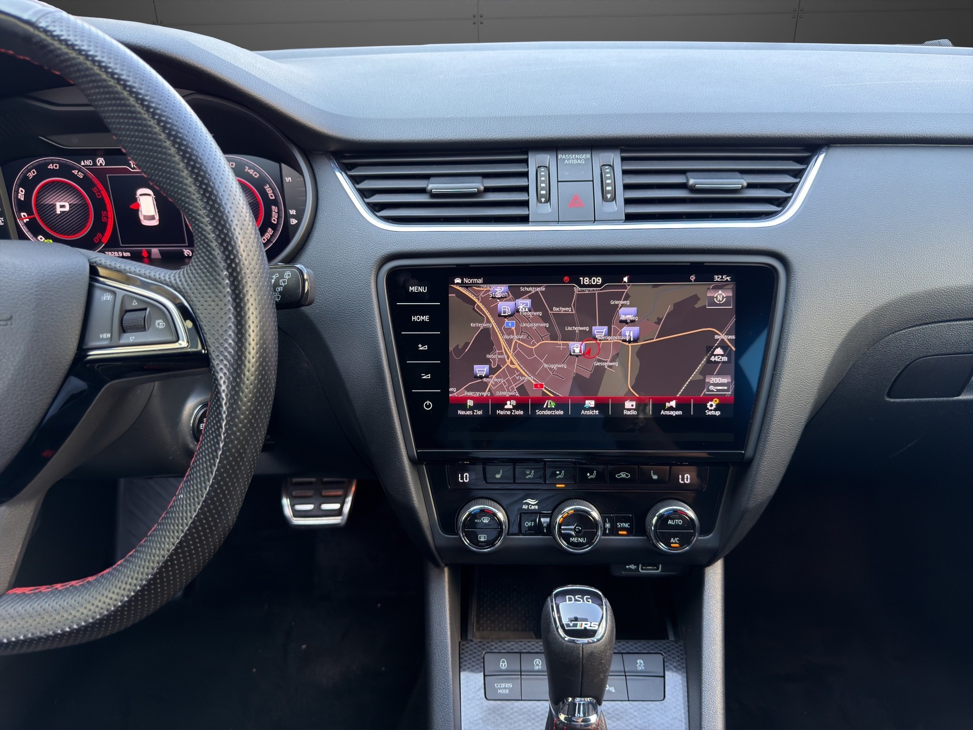 SKODA Octavia Combi 2.0 TDI RS 4x4 DSG-image-14