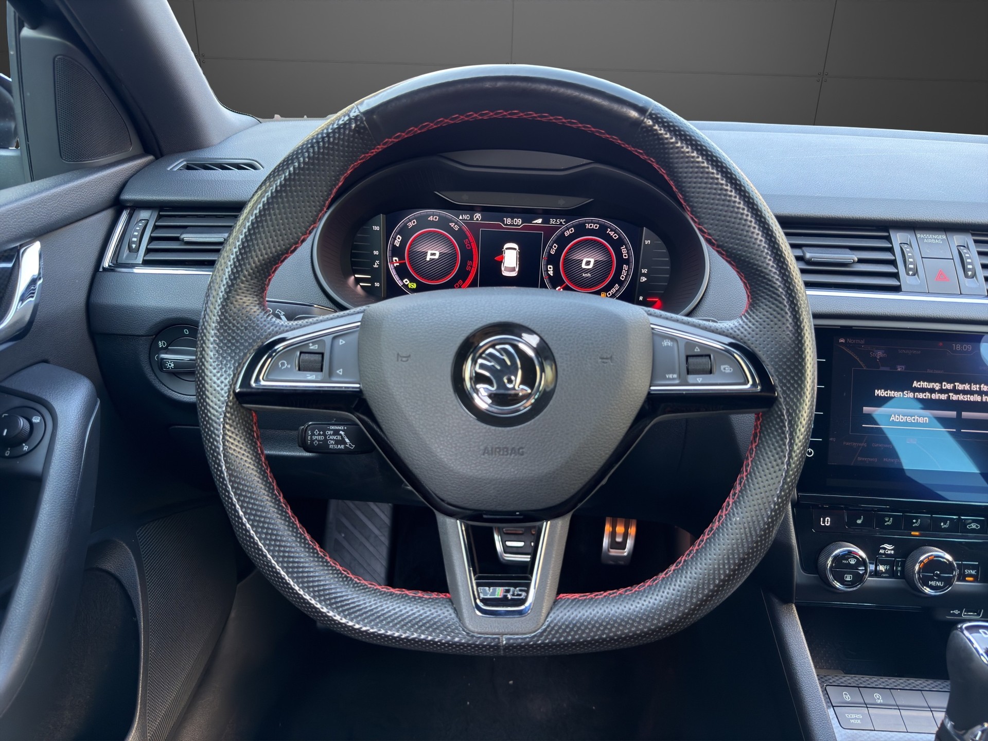 SKODA Octavia Combi 2.0 TDI RS 4x4 DSG-image-11