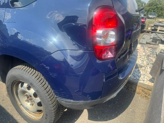 DACIA Duster 1.2 T Essential 4x4-image-5