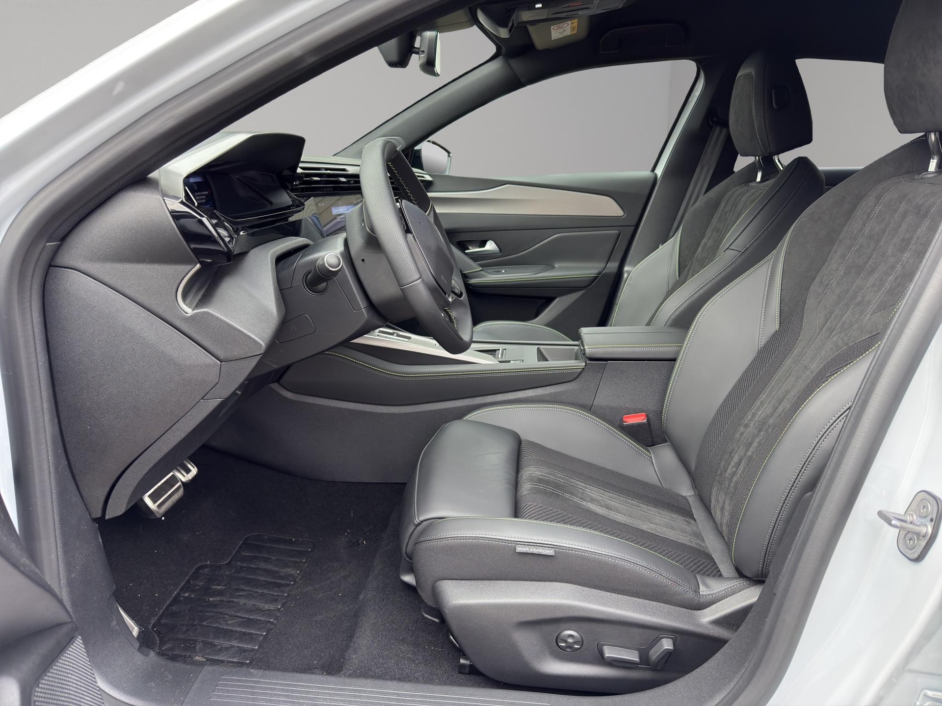PEUGEOT 308 SW e-GT-image-1