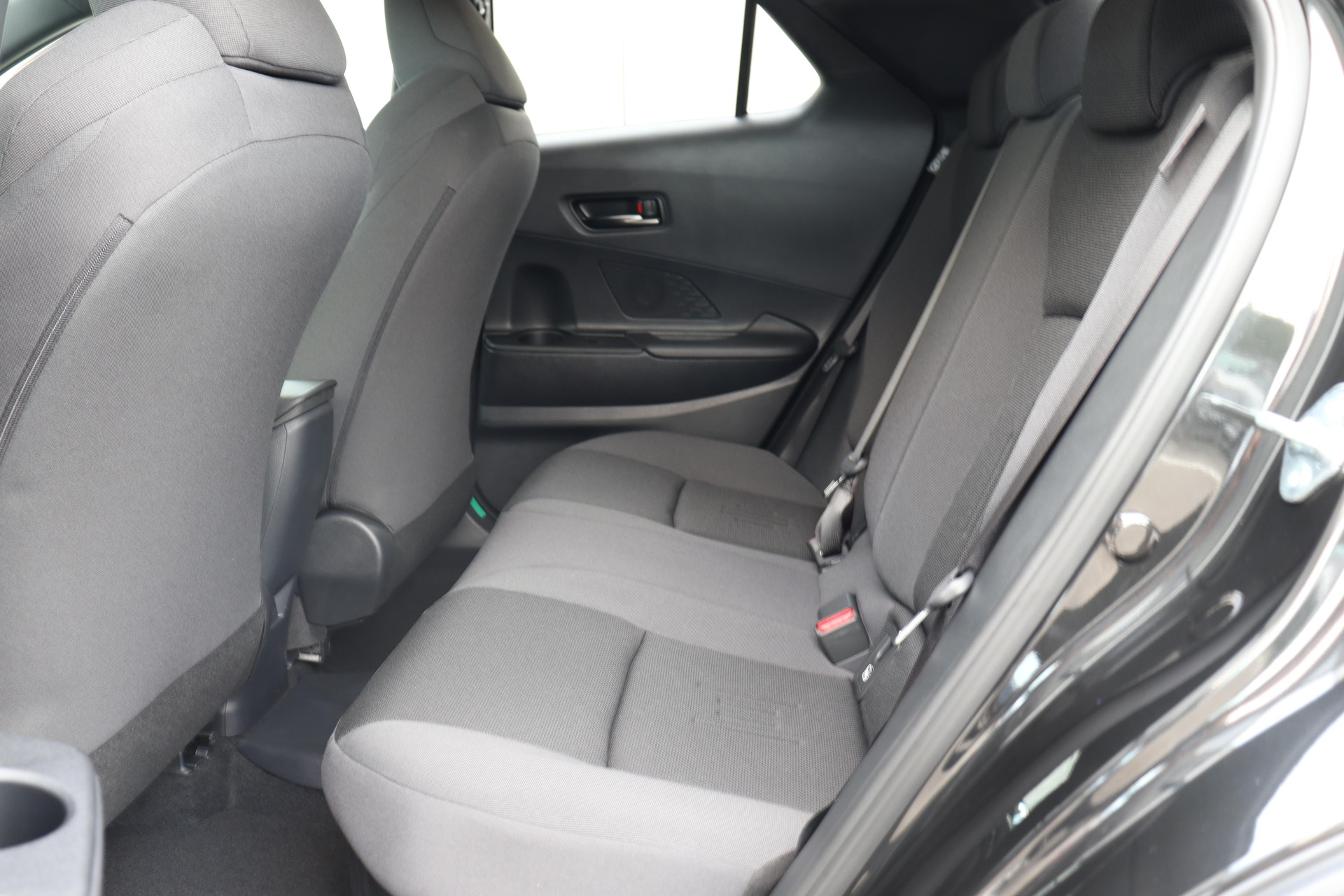 TOYOTA C-HR 2.0 PHEV Swiss Edition-image-7