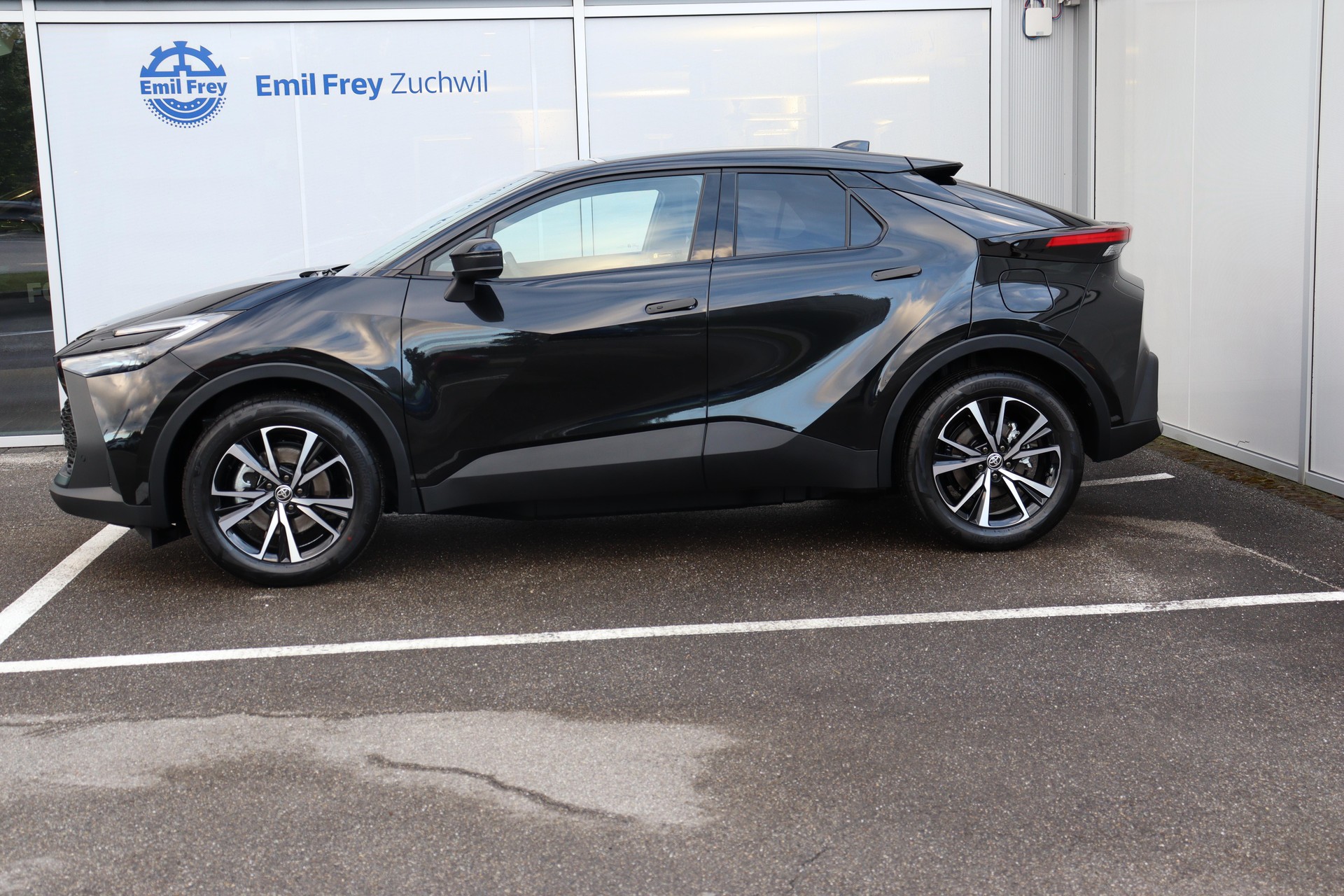 TOYOTA C-HR 2.0 PHEV Swiss Edition-image-1