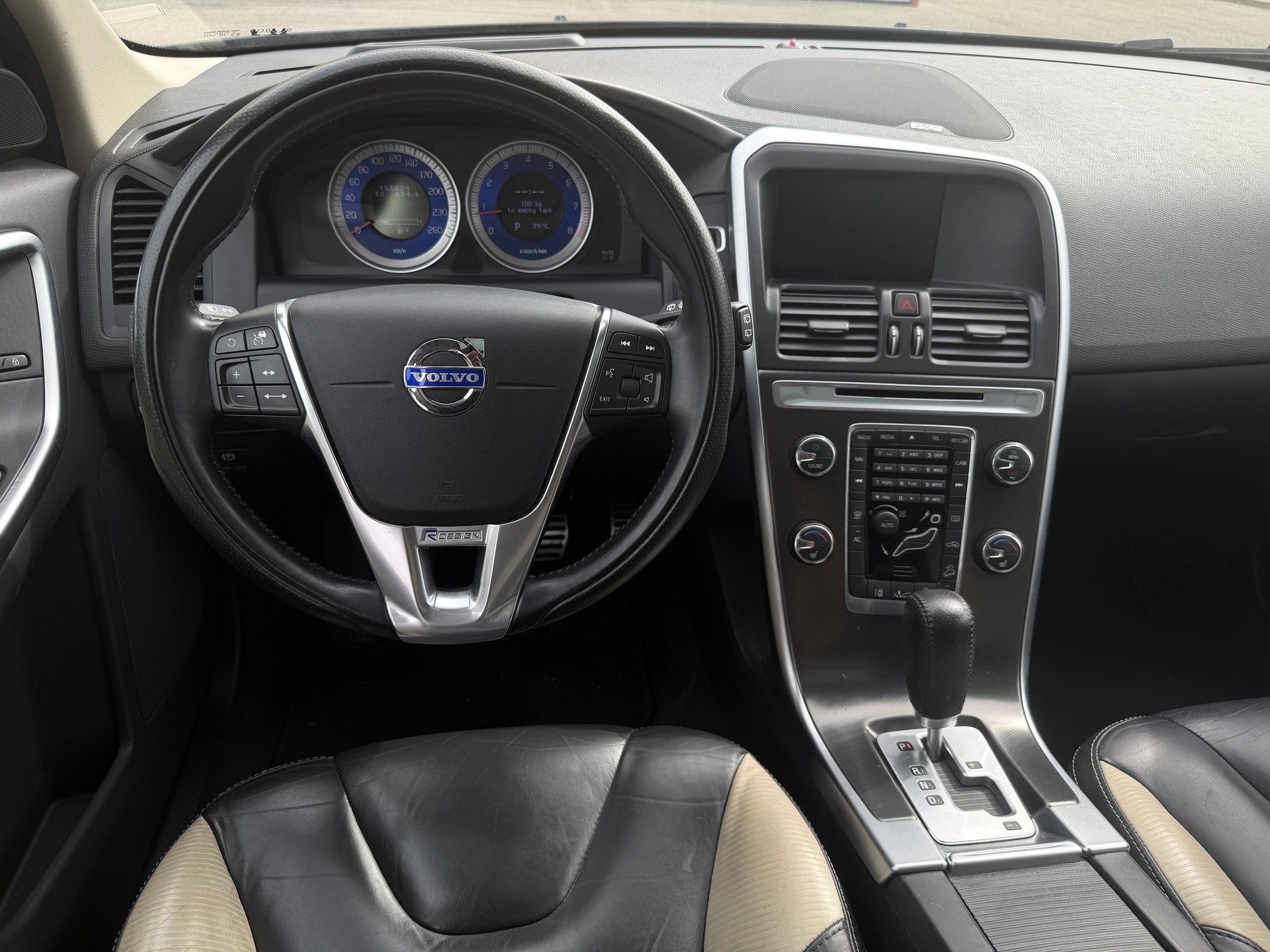 VOLVO XC60 T6 AWD R-Design Geartronic-image-10