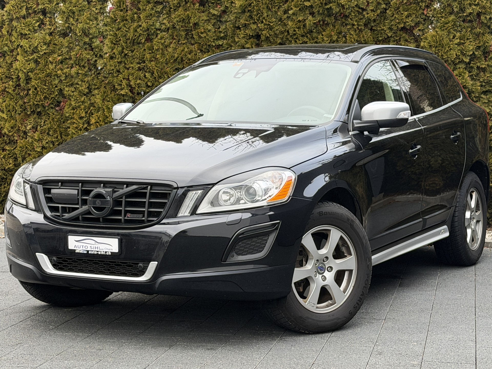 VOLVO XC60 T6 AWD R-Design Geartronic-image-1