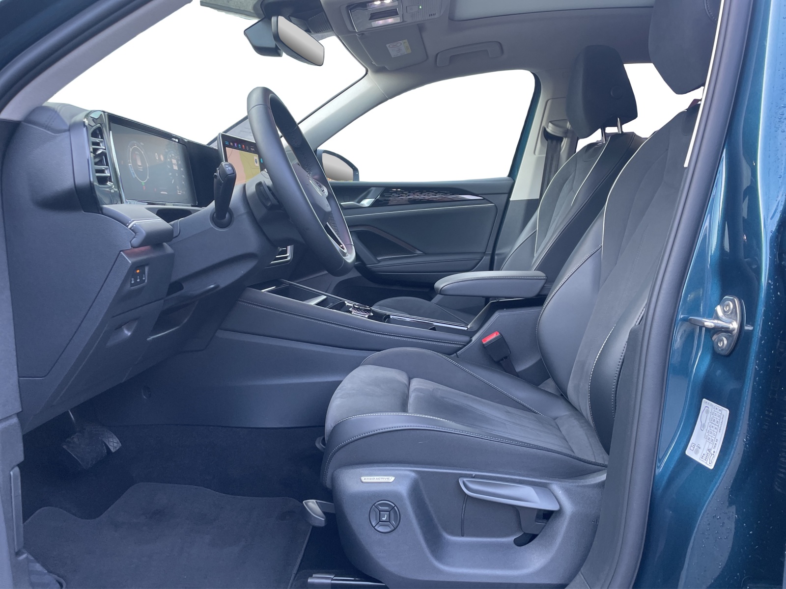 VW Tiguan 2.0 TDI SCR Elegance 4Motion DSG-image-8