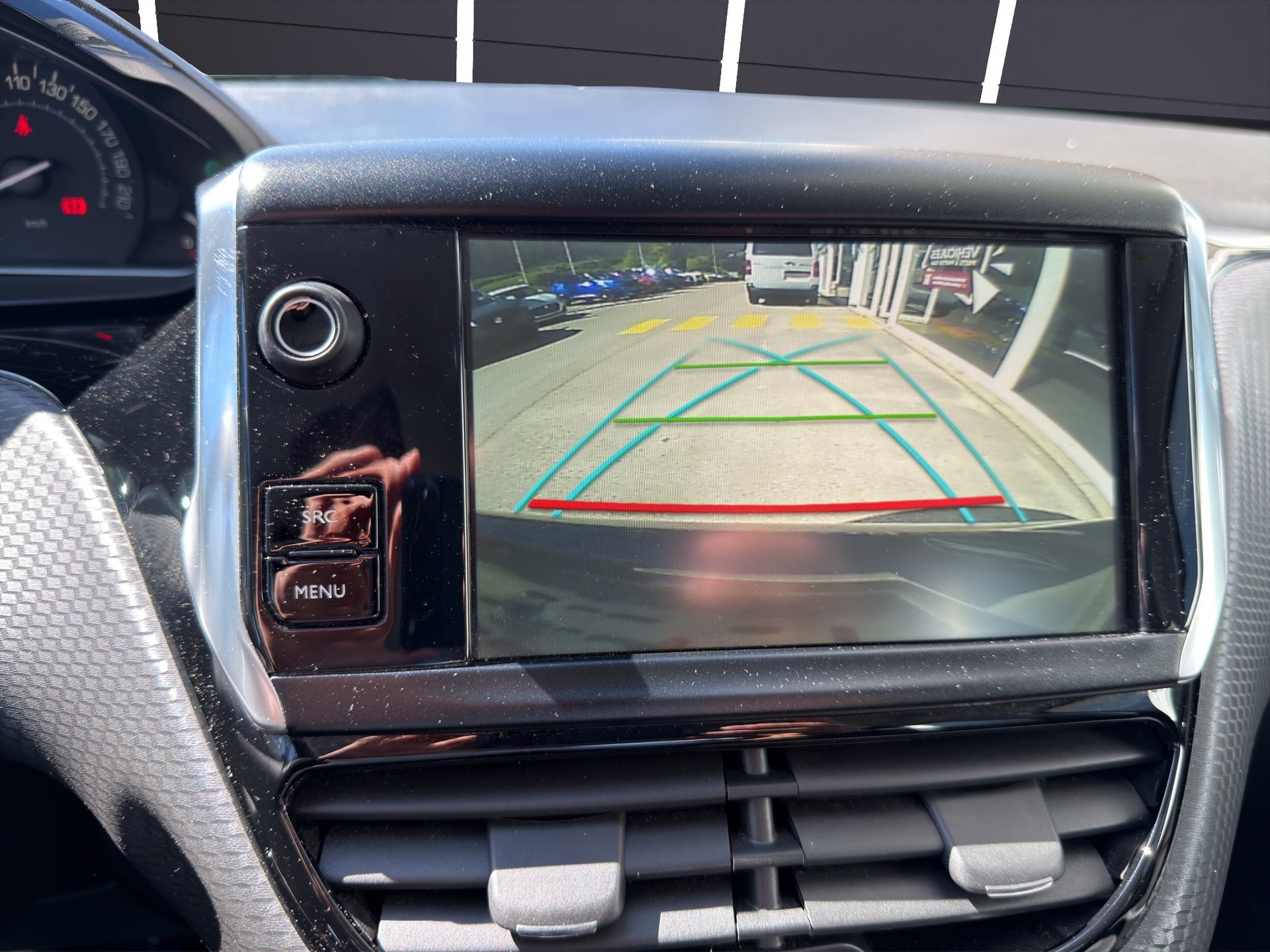 PEUGEOT 208 1.2 Allure-image-9