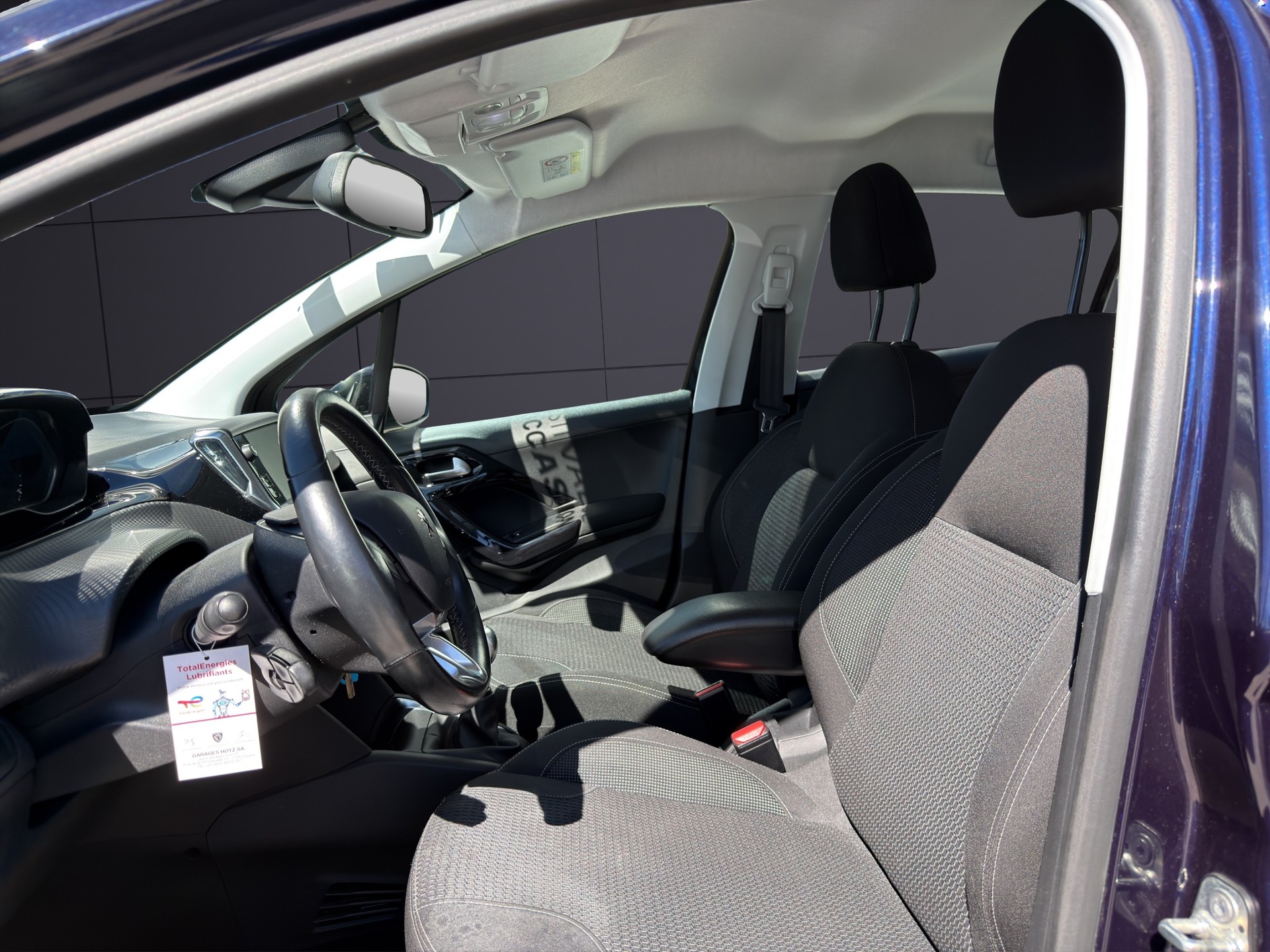 PEUGEOT 208 1.2 Allure-image-5