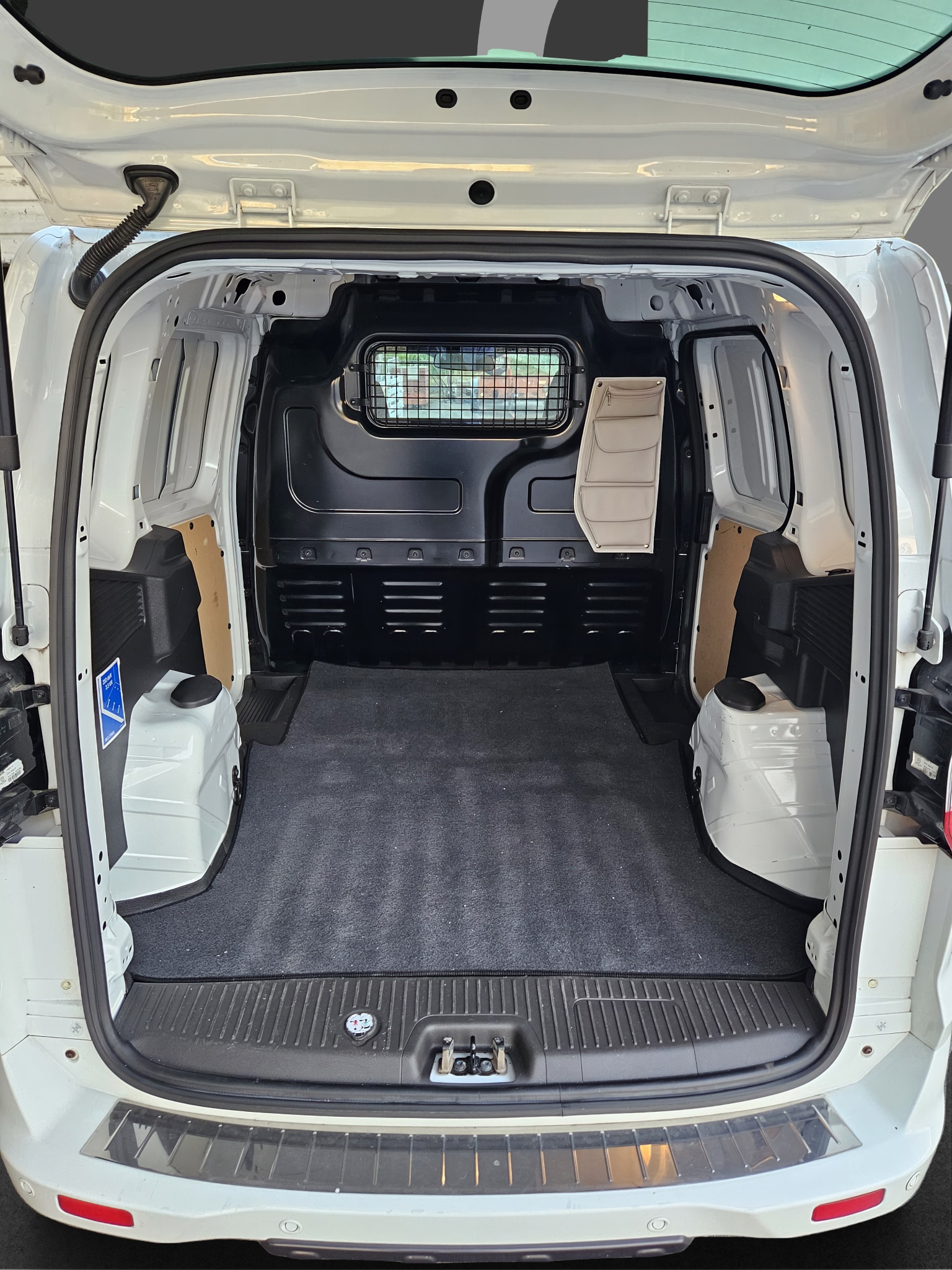 FORD Transit Courier Van 1.0 EcoBoost Ambiente-image-8