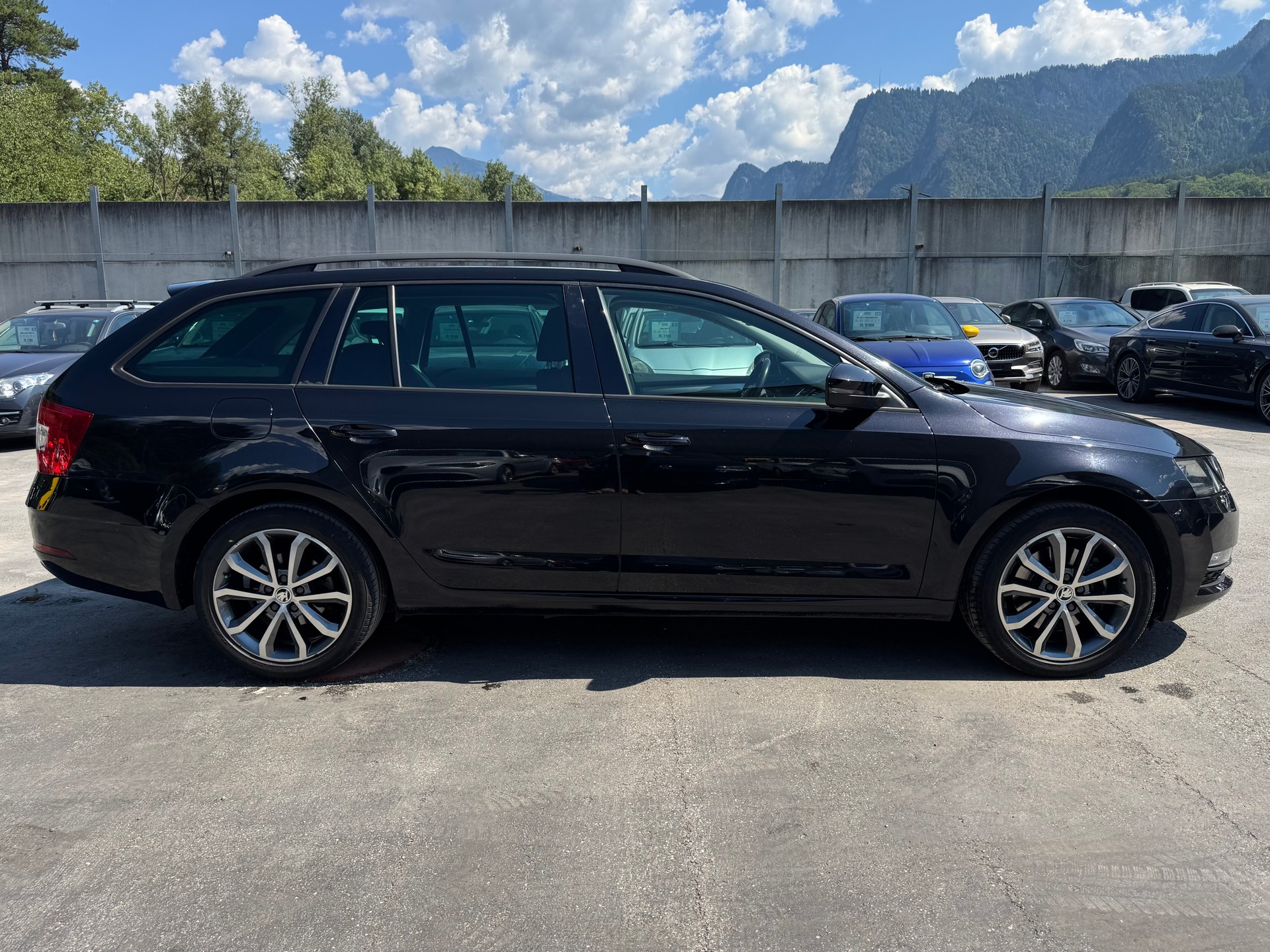 SKODA Octavia Combi 1.8 TSI Ambition DSG-image-2