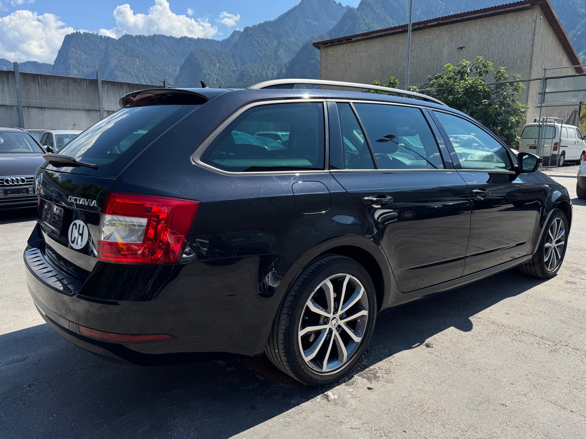 SKODA Octavia Combi 1.8 TSI Ambition DSG-image-3
